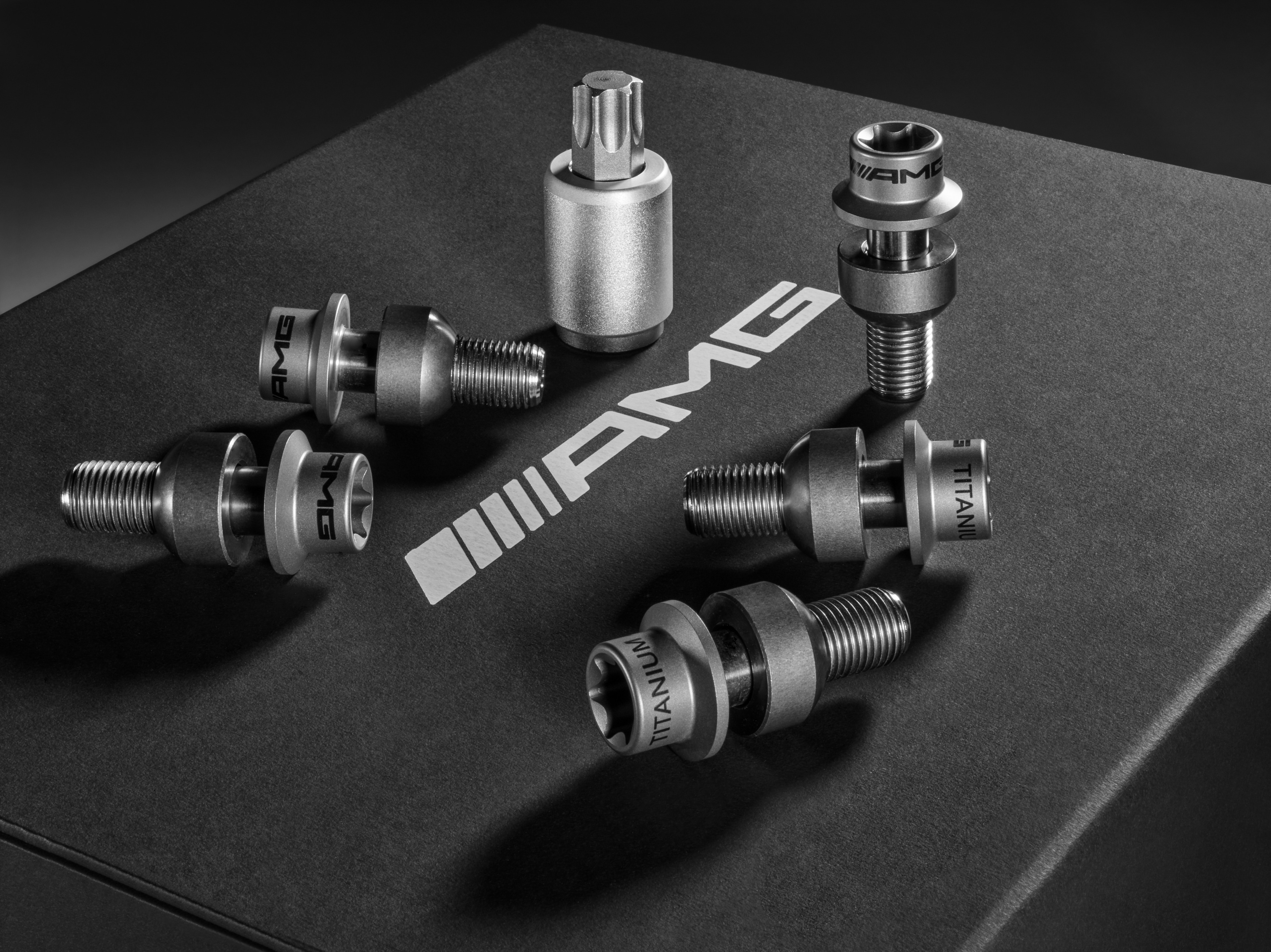 AMG Radbolzen, gewichtsoptimiert - titangrau, Titan