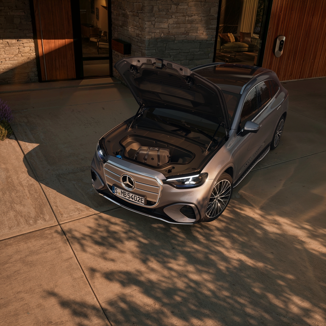 Mercedes-Benz-X540-CLA-Kuehlergrill-AMG-Zubehoer-MB-Kofferraumoffen