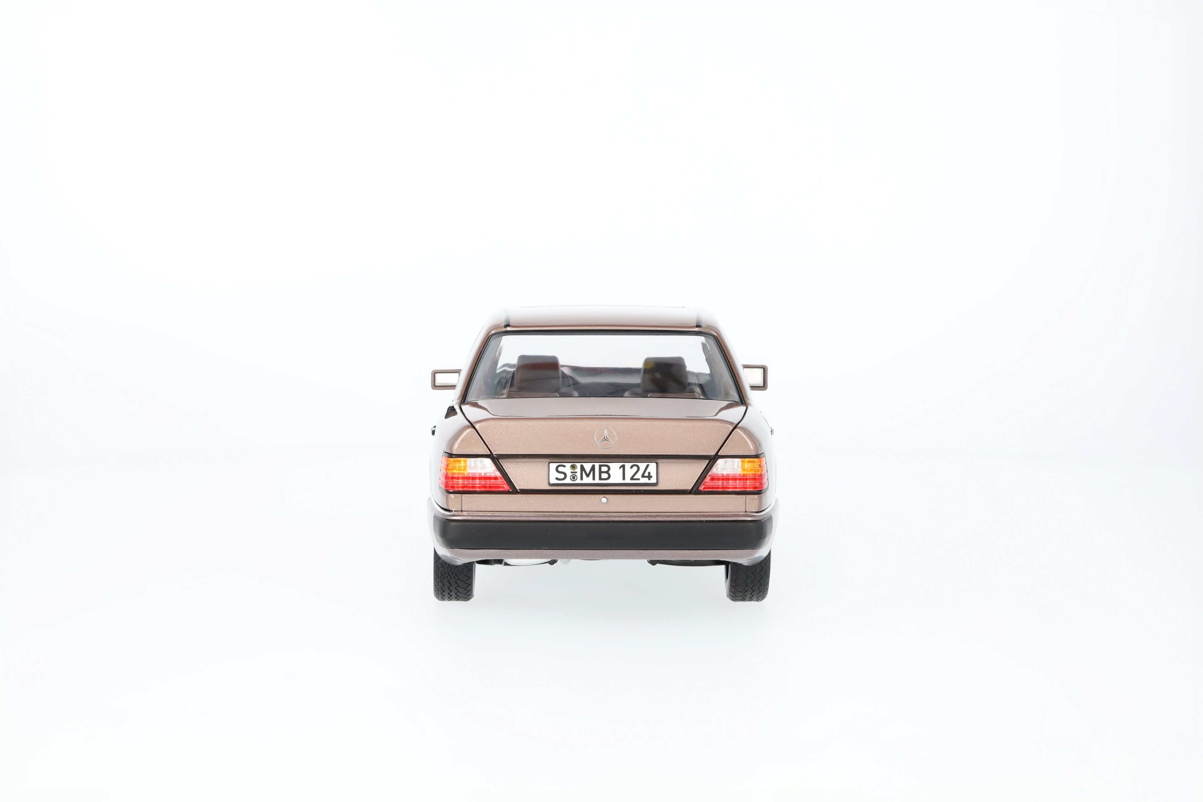 230 E W 124 (1989-1993), Limousine - Rosenholz, Norev, 1:18 230 E W 124 (1989-1993), Limousine - Rosenholz, Norev, 1:18