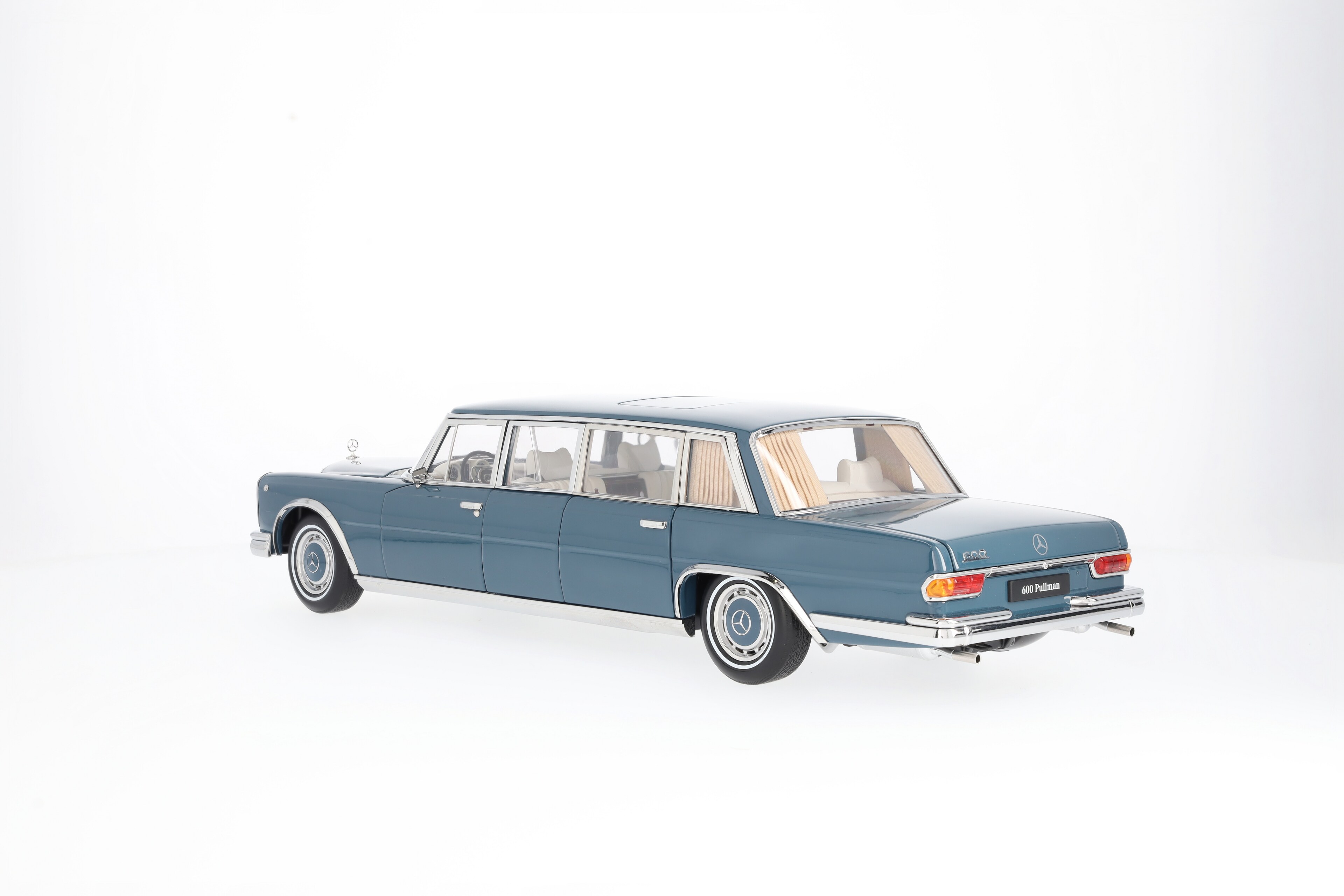 600 Pullmann W 100 (1963-1981) - blau, NZG, 1:18