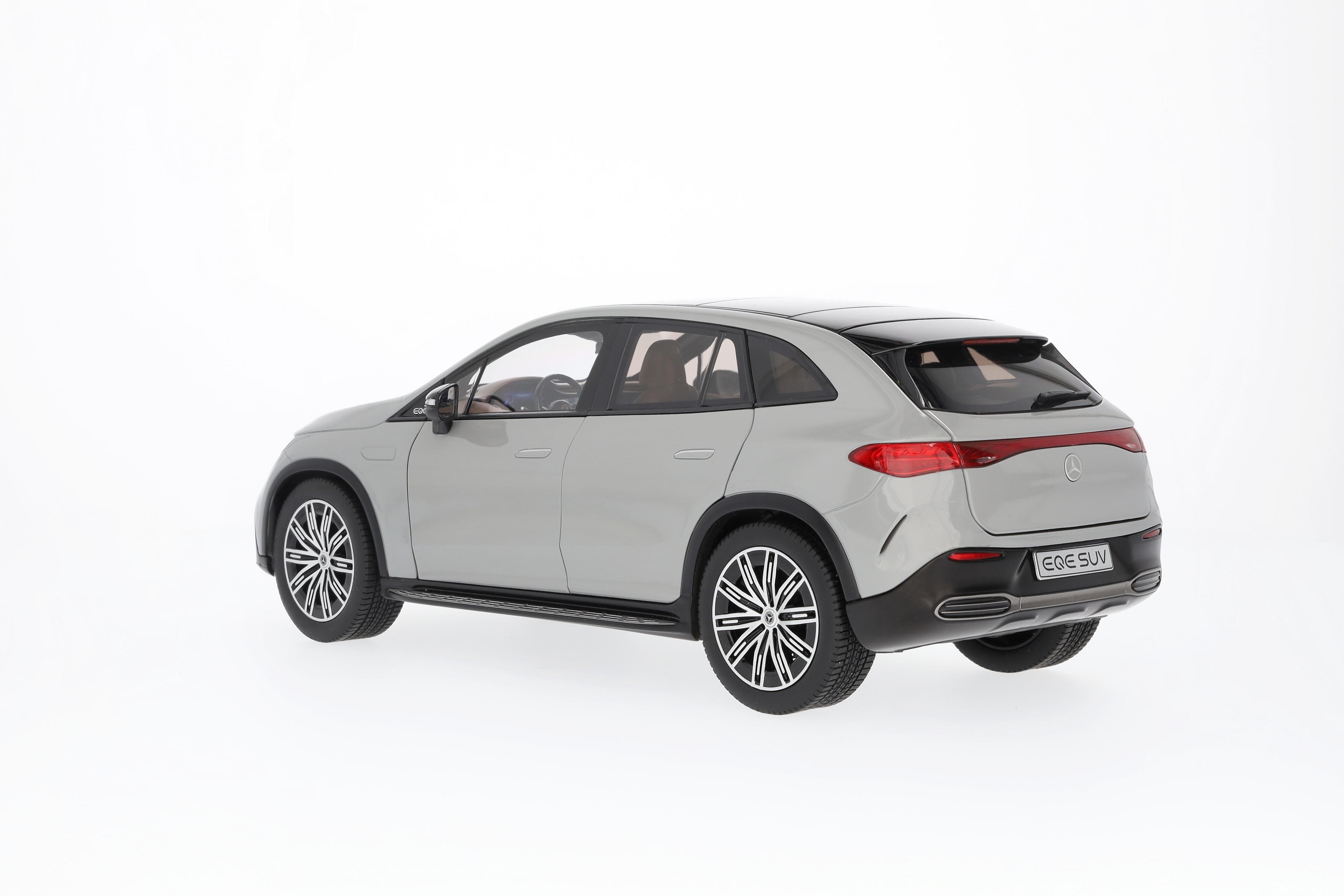 EQE SUV, AMG Line, X294 - MANUFAKTUR alpingrau uni, NZG, 1:18 EQE SUV, AMG Line, X294 - MANUFAKTUR alpingrau uni, NZG, 1:18