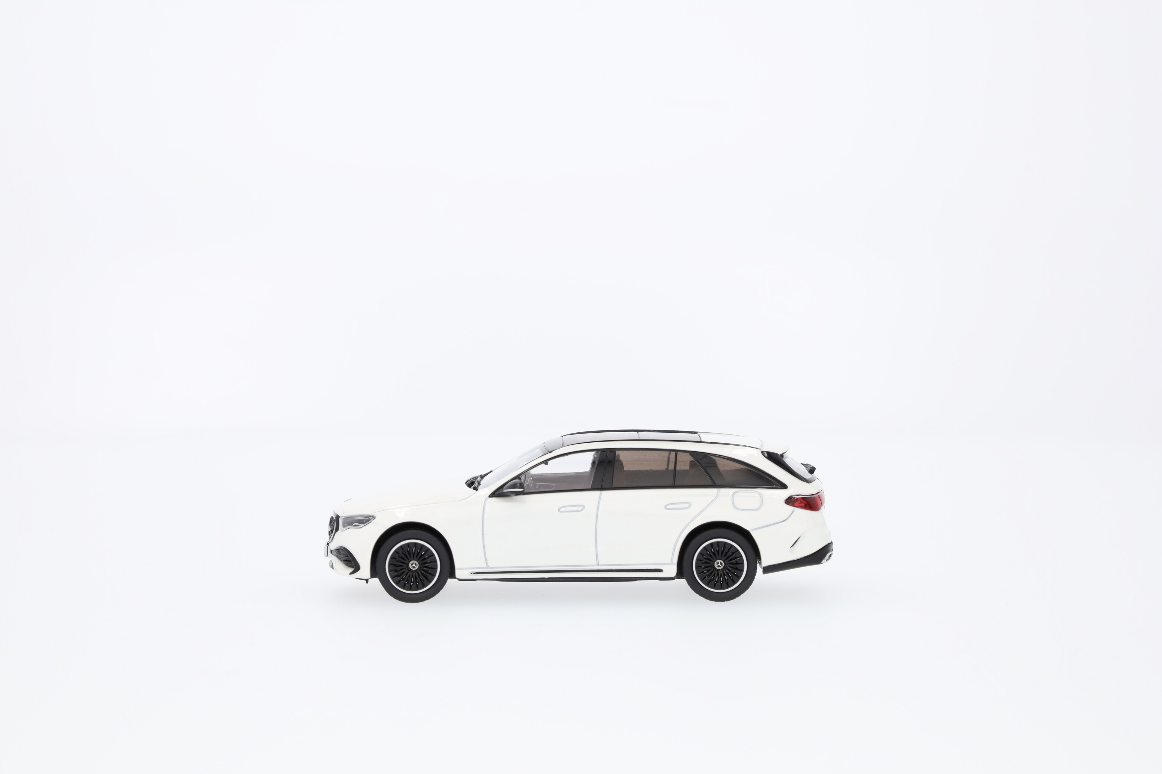 E-Klasse, T-Modell, AMG Line, S214 - G manufaktur opalithweiß bright, iScale, 1:43