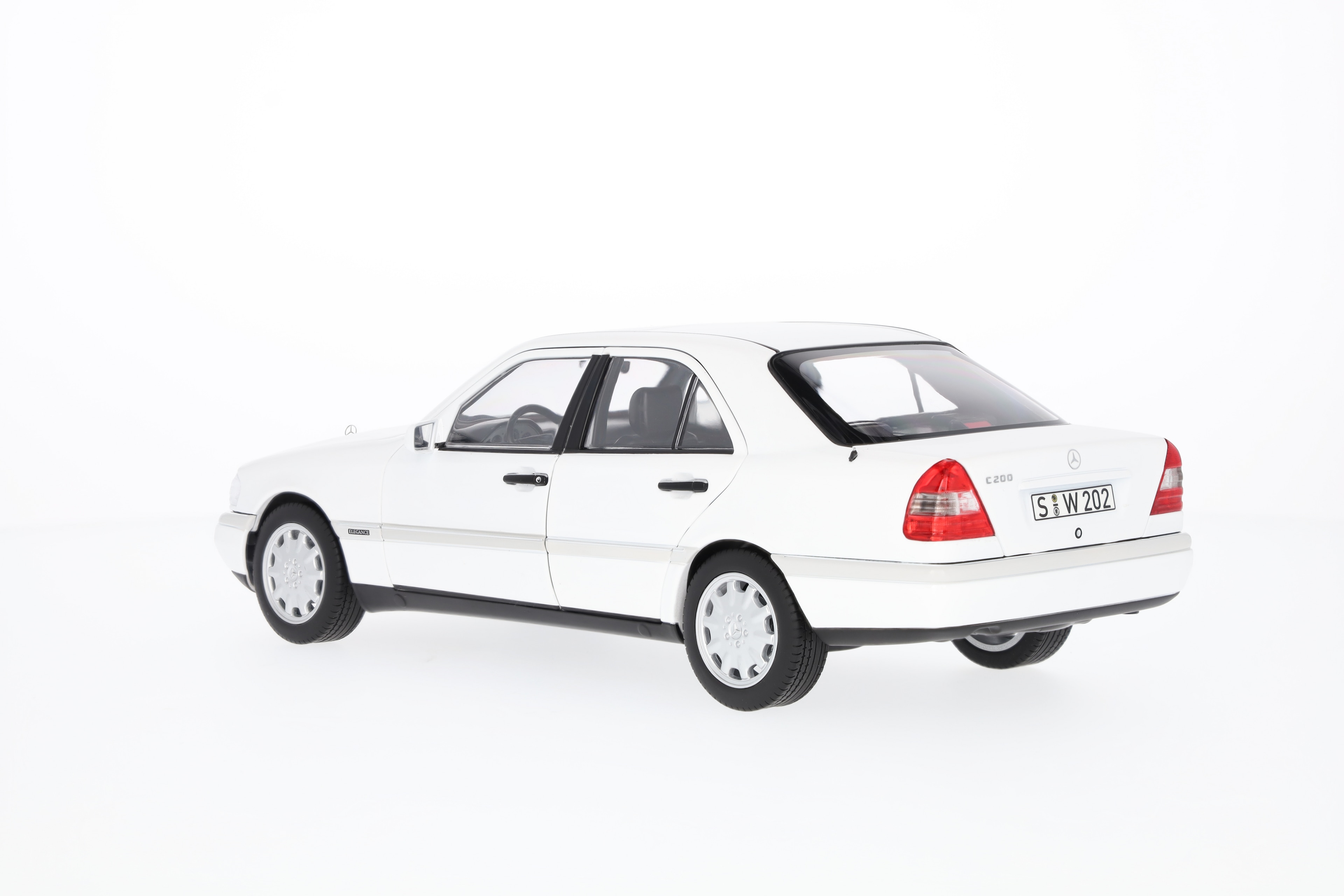 C 200 Limousine W 202 (1993-1996) - polarweiß, Norev, 1:18 C 200 Limousine W 202 (1993-1996) - polarweiß, Norev, 1:18