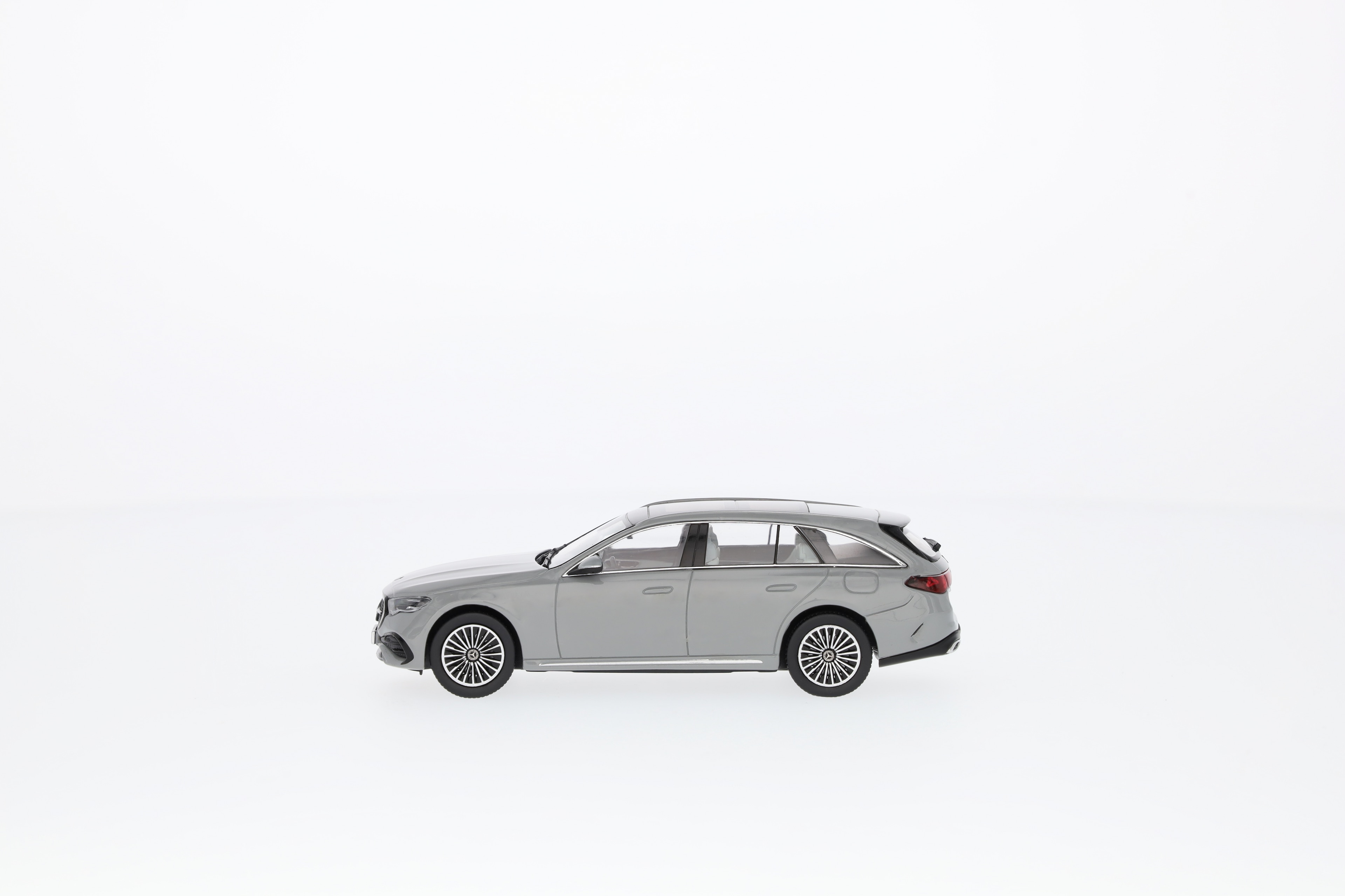 E-Klasse, T-Modell, AMG Line, S214 - MANUFAKTUR alpingrau uni, iScale, 1:43 E-Klasse, T-Modell, AMG Line, S214 - MANUFAKTUR alpingrau uni, iScale, 1:43