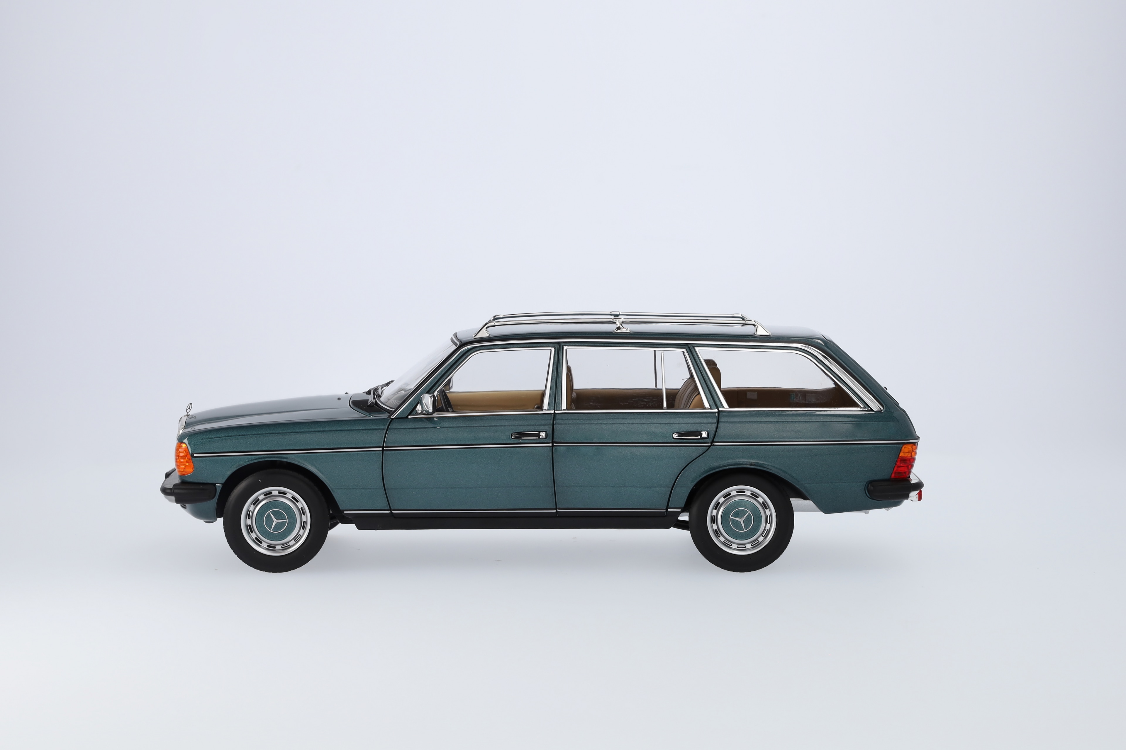200 T-Modell S123 (1980-1985) - petrol, Norev, 1:18 200 T-Modell S123 (1980-1985) - petrol, Norev, 1:18