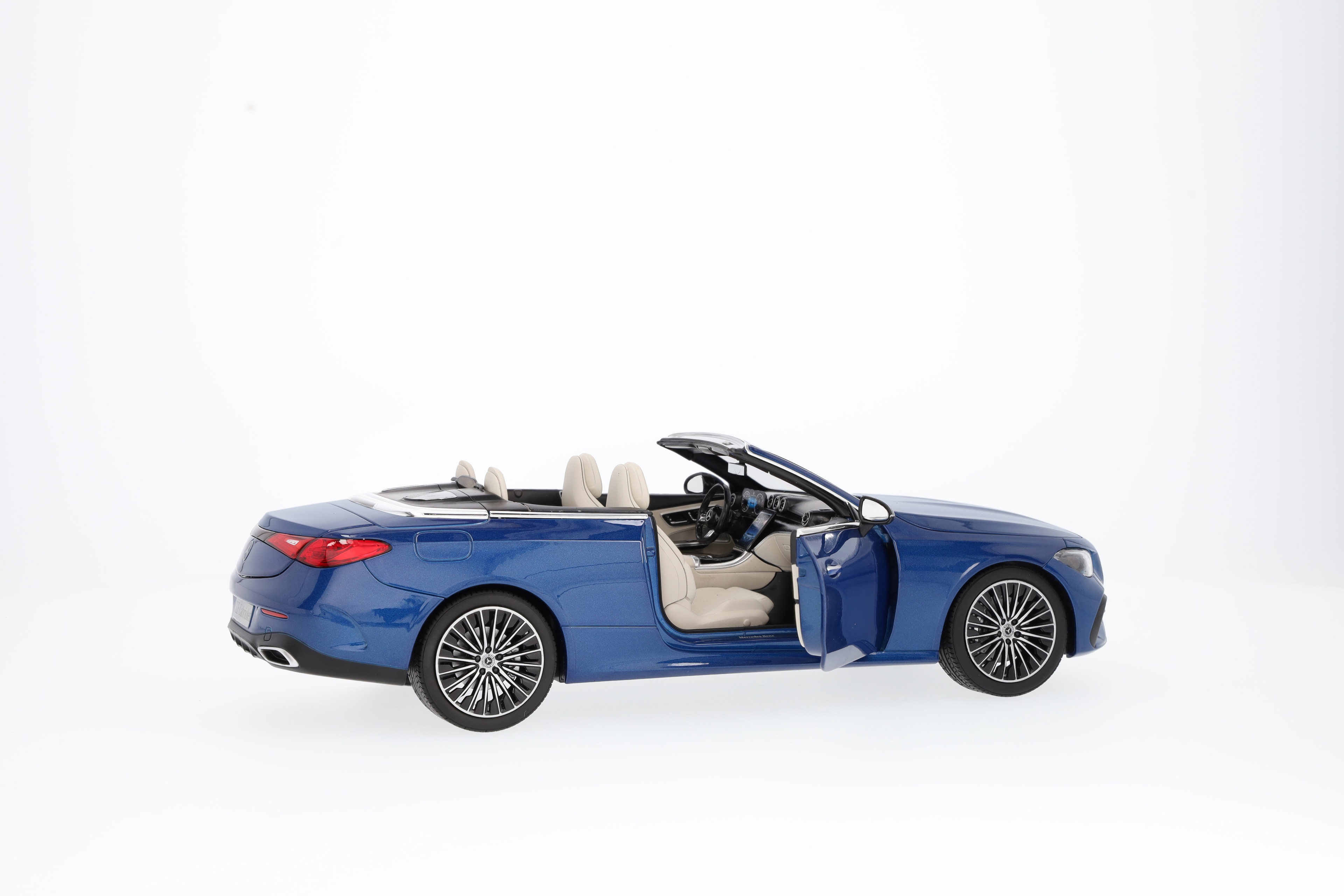 CLE Cabriolet, AMG Line, A236 - spektralblau, Norev, 1:18