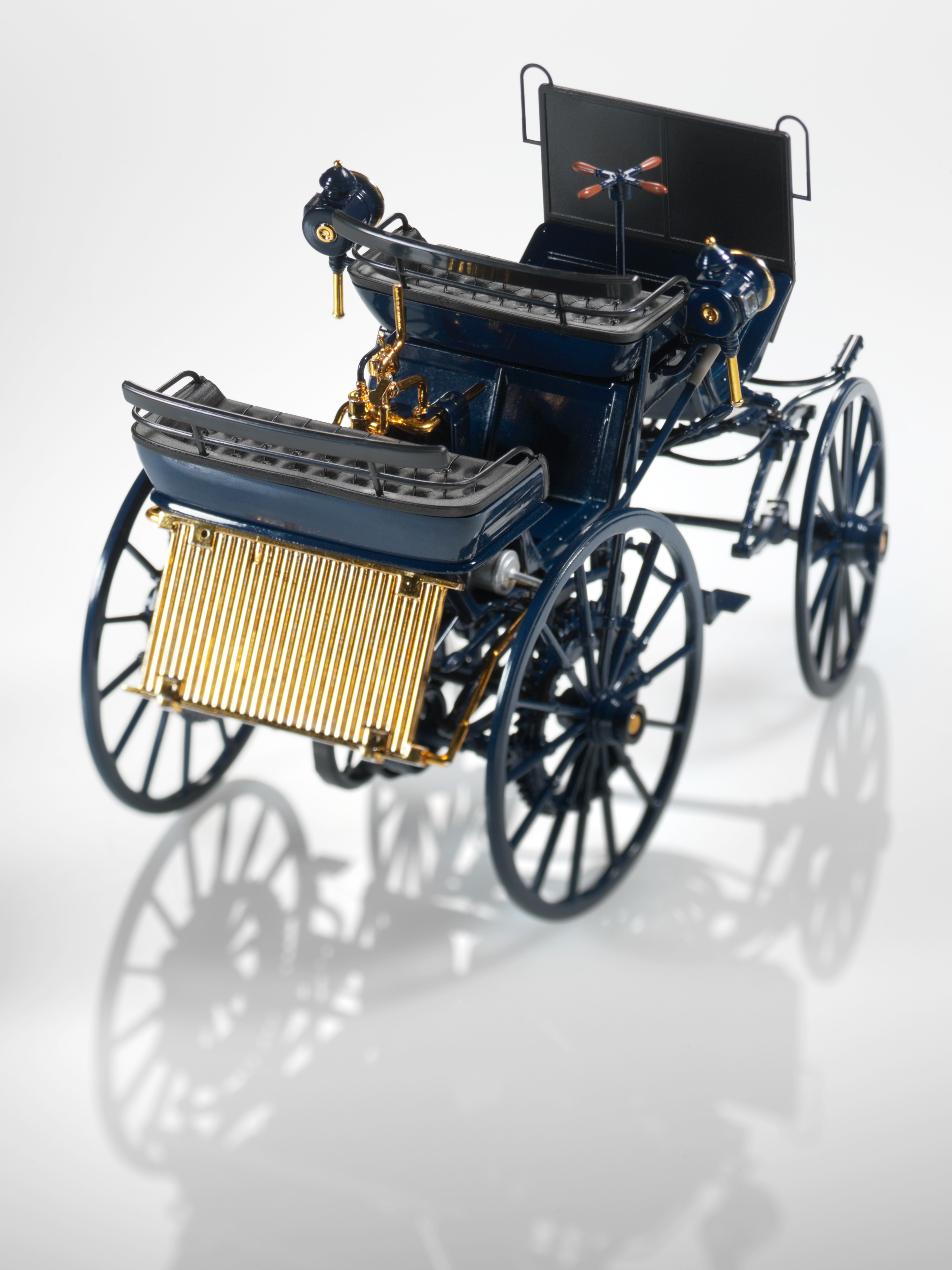 Daimler Motorkutsche (1886) - blau, Norev, 1:18 Daimler Motorkutsche (1886) - blau, Norev, 1:18