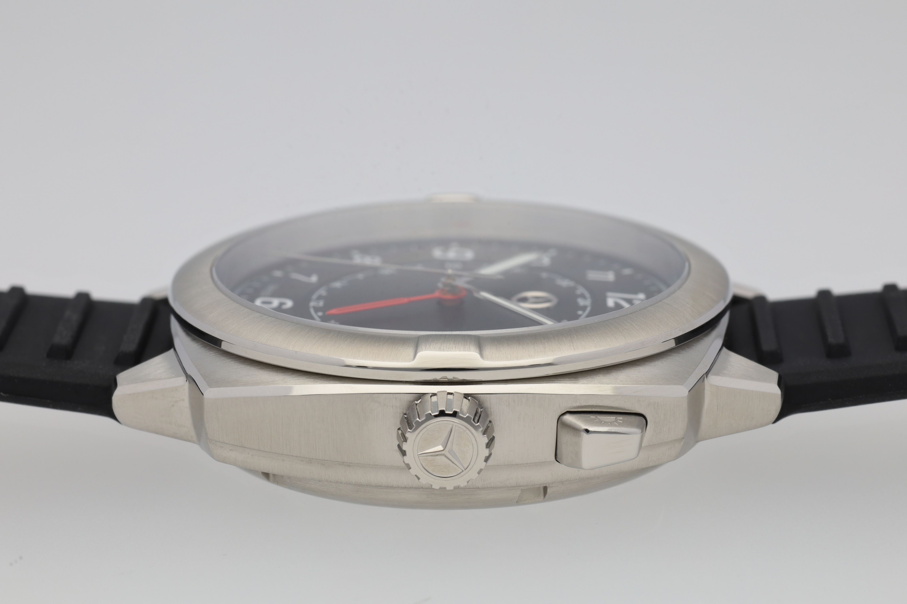Armbanduhr Herren, Mercedes-Benz, G-Klasse - schwarz / silberfarben / rot, Edelstahl / Silikon Armbanduhr Herren, Mercedes-Benz, G-Klasse - schwarz / silberfarben / rot, Edelstahl / Silikon
