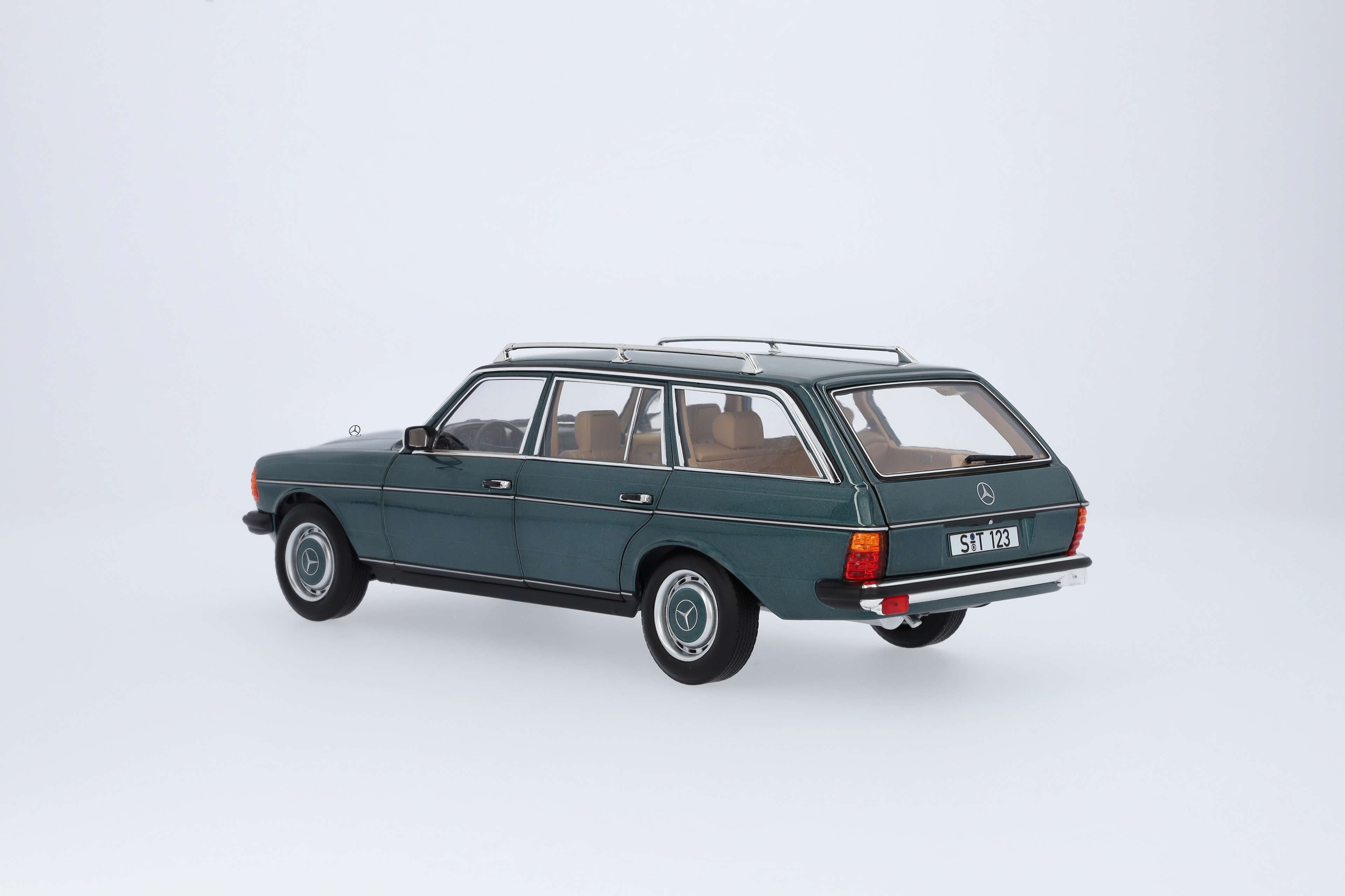 200 T-Modell S123 (1980-1985) - petrol, Norev, 1:18 200 T-Modell S123 (1980-1985) - petrol, Norev, 1:18