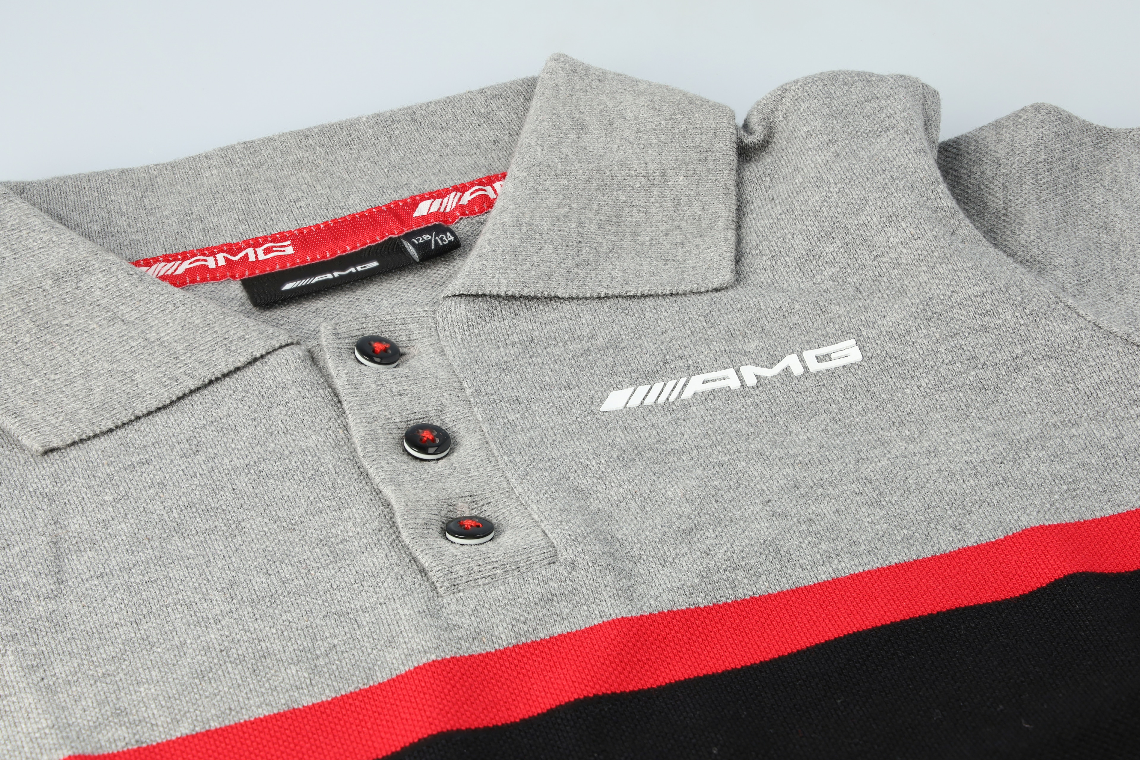 AMG Poloshirt Kinder - grau / schwarz / rot, 152 / 158 AMG Poloshirt Kinder - grau / schwarz / rot, 152 / 158