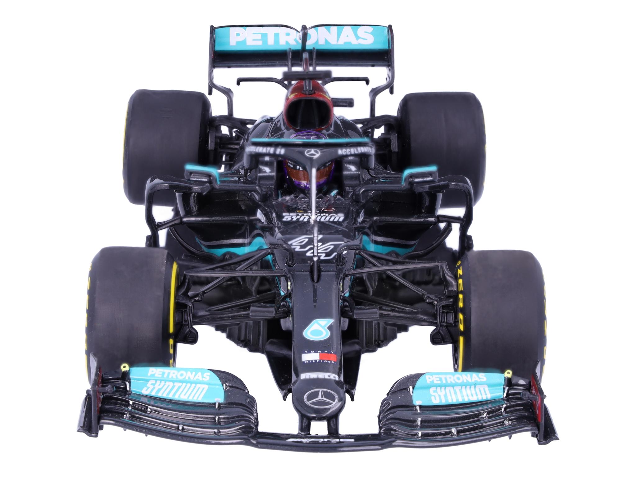 MERCEDES AMG PETRONAS Formula One™ Team, F1 W12 E Performance, Saison 2021, Lewis Hamilton - silberfarben, Minichamps, 1:18