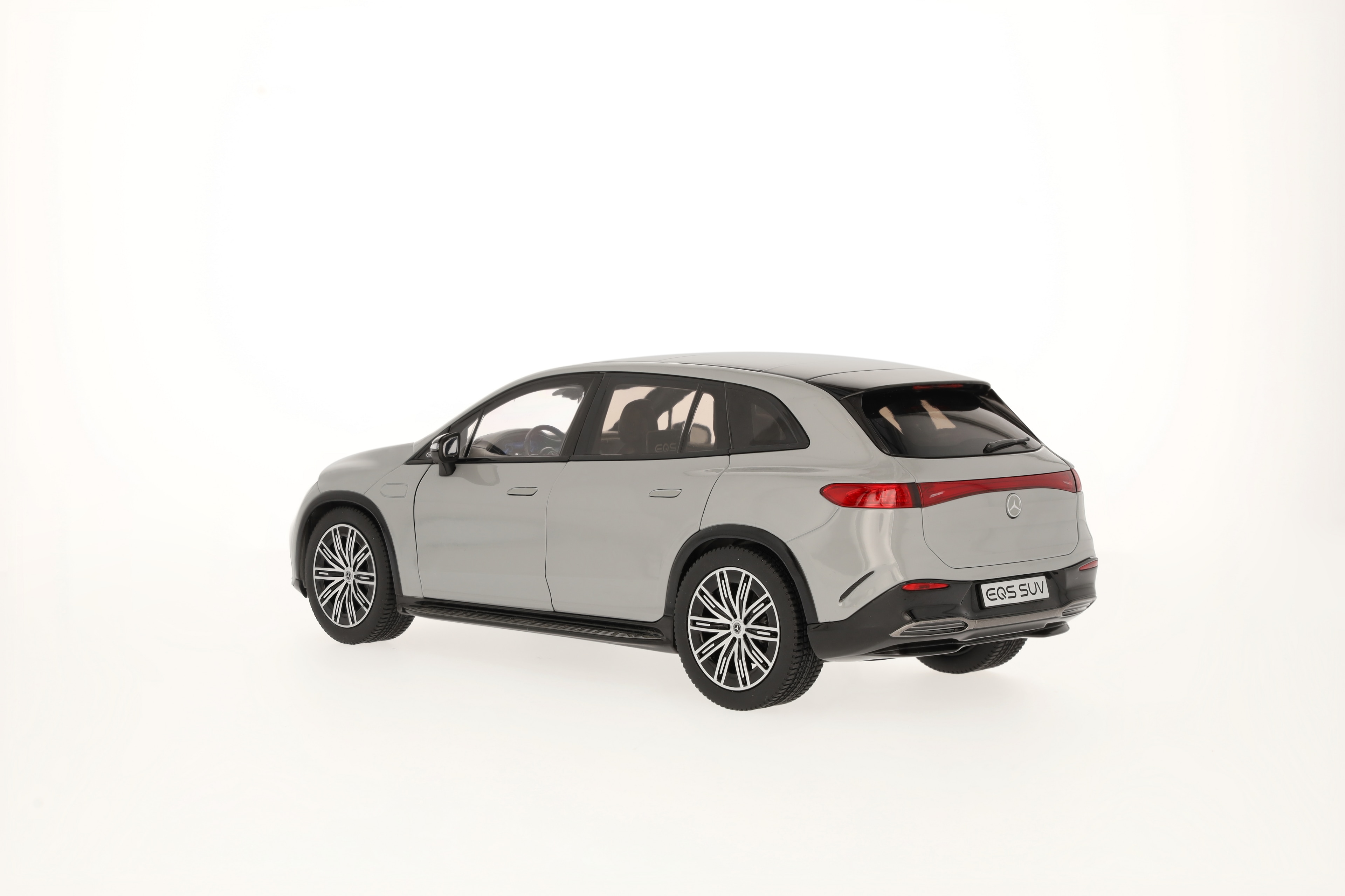EQS SUV, AMG Line, X296 - MANUFAKTUR alpingrau uni, NZG, 1:18 EQS SUV, AMG Line, X296 - MANUFAKTUR alpingrau uni, NZG, 1:18