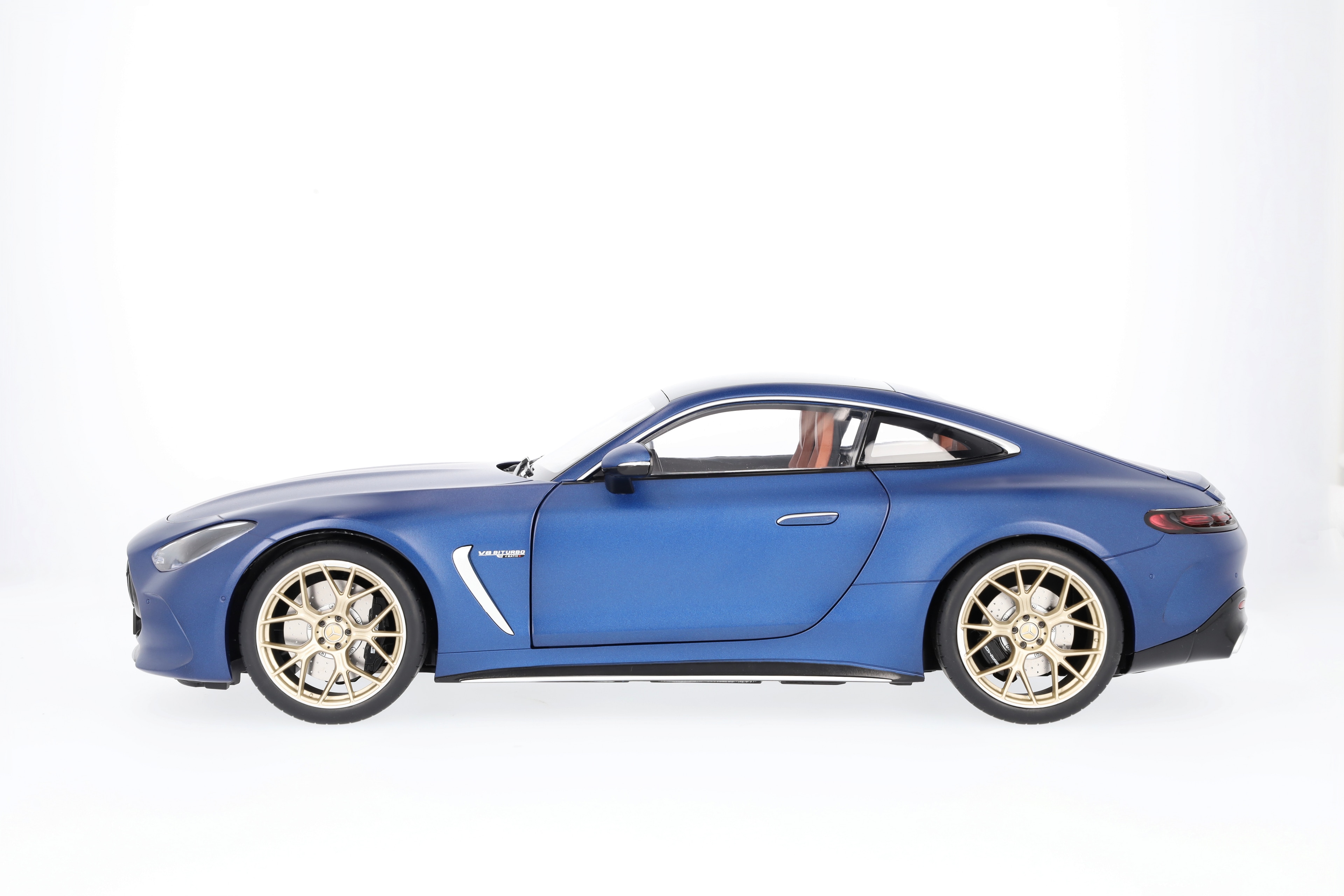 Mercedes-AMG GT 63 4MATIC+ - MANUFAKTUR spektralblau magno, NZG, 1:12 Mercedes-AMG GT 63 4MATIC+ - MANUFAKTUR spektralblau magno, NZG, 1:12