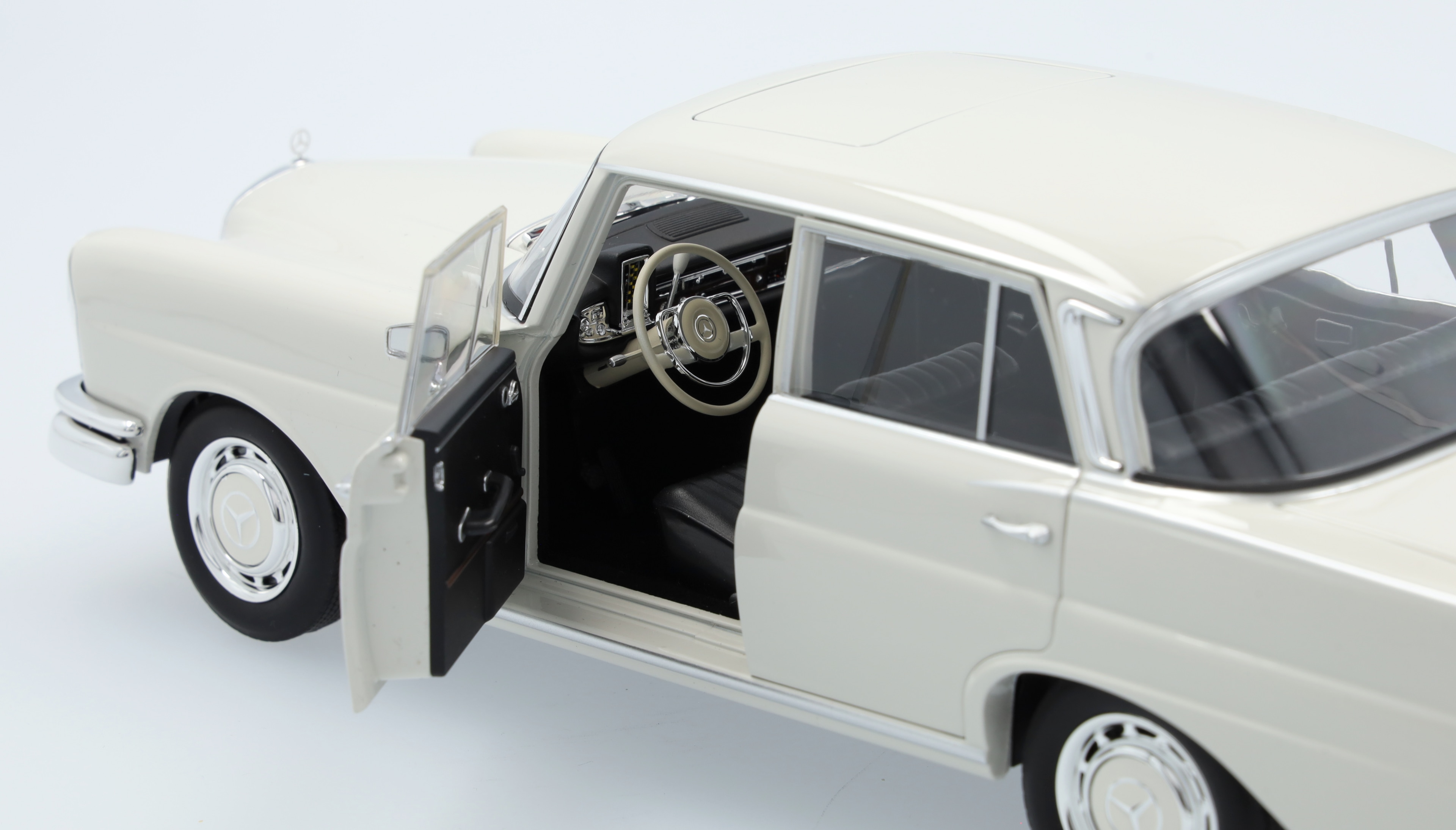 220 S W 111 (1959-1965) - weißgrau, Norev, 1:18 220 S W 111 (1959-1965) - weißgrau, Norev, 1:18