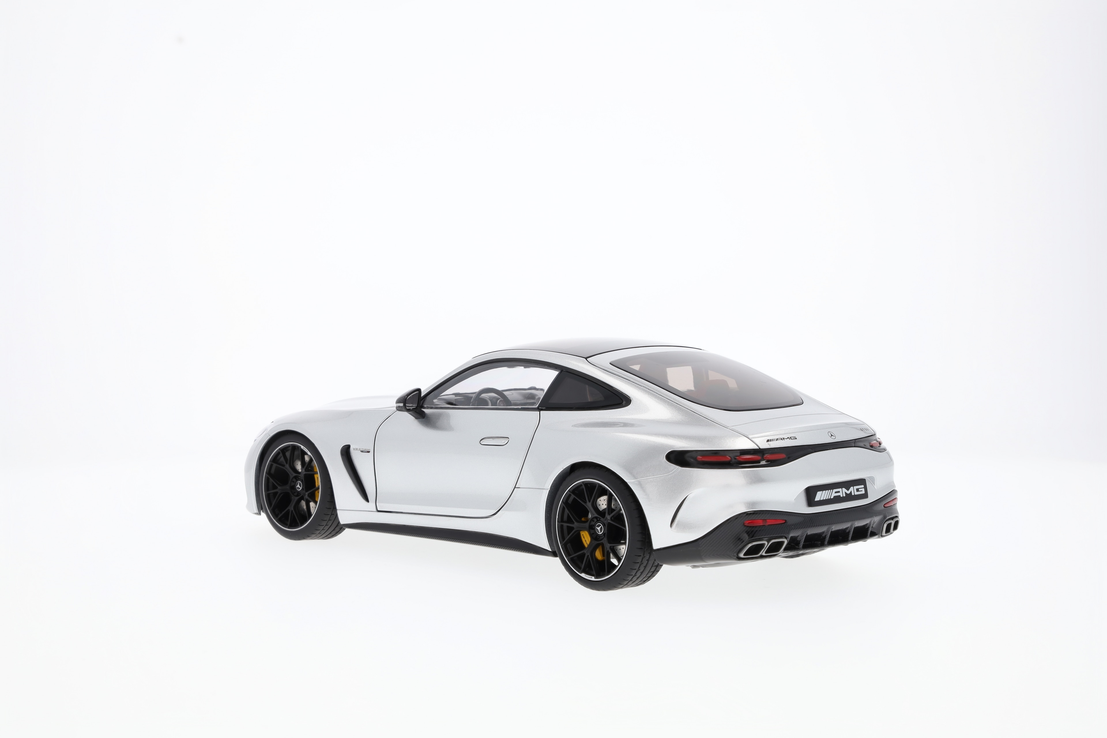 Mercedes-AMG GT 63, C192 - hightechsilber, NZG, 1:18 Mercedes-AMG GT 63, C192 - hightechsilber, NZG, 1:18