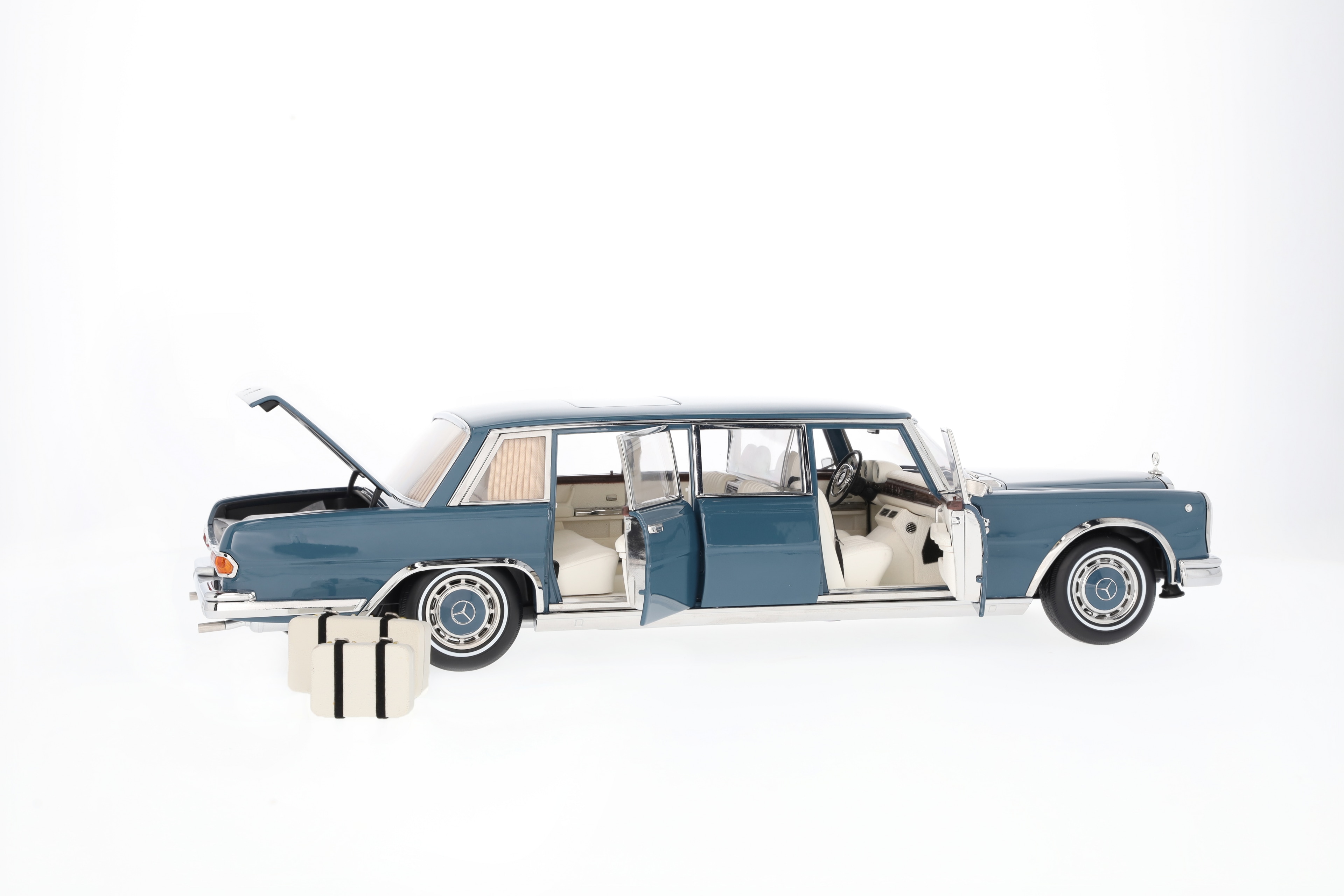 600 Pullmann W 100 (1963-1981) - blau, NZG, 1:18 600 Pullmann W 100 (1963-1981) - blau, NZG, 1:18
