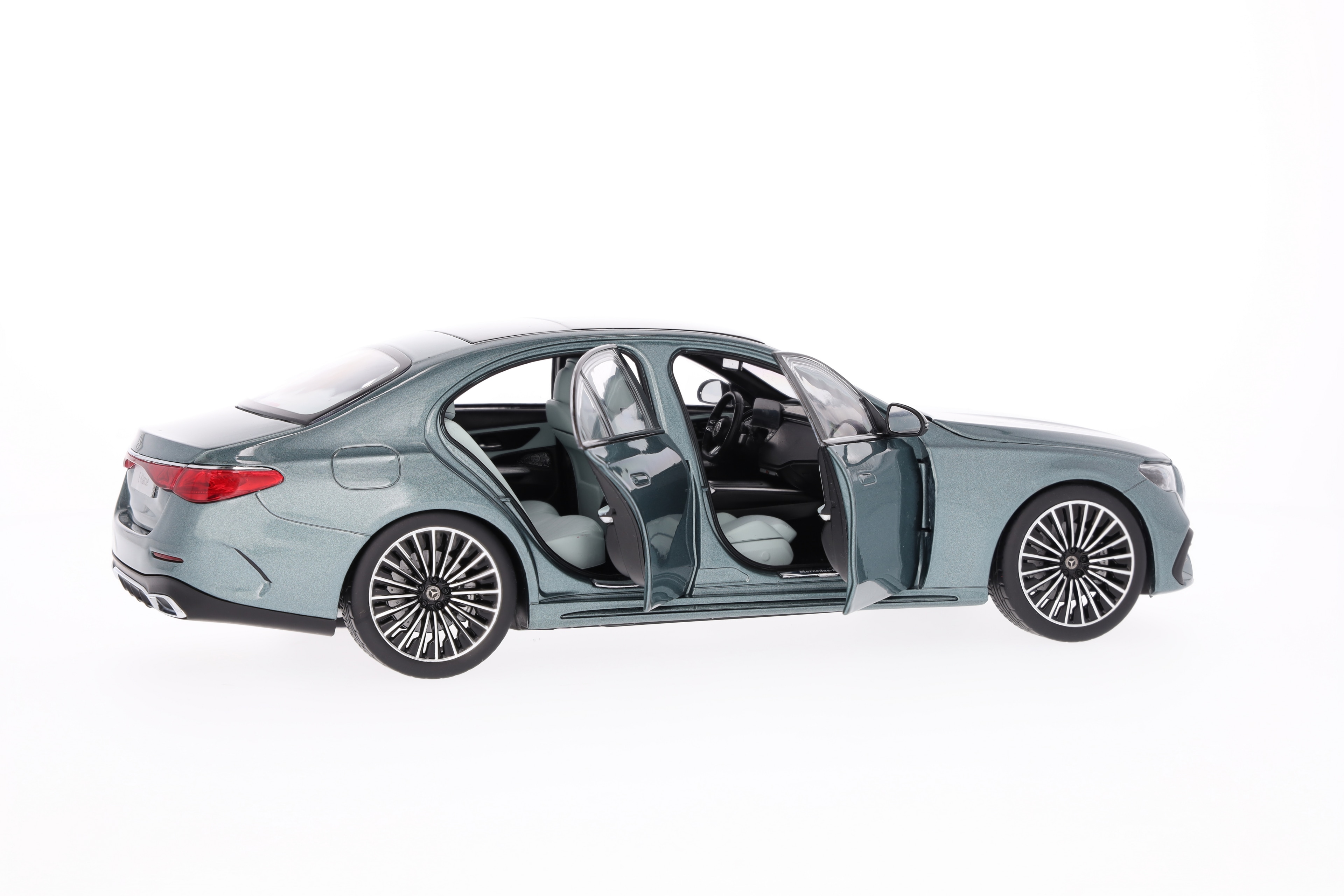 E-Klasse, Limousine, AMG Line, W214 - verdesilber, iScale, 1:18 E-Klasse, Limousine, AMG Line, W214 - verdesilber, iScale, 1:18