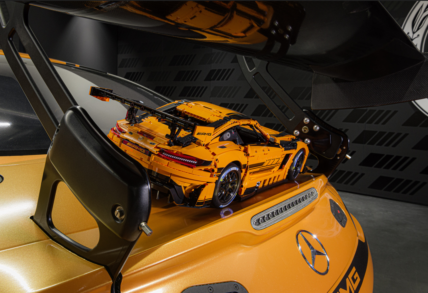 CaDA-AMG-GT3-Klemmbausteinmodell-Mercedes-Benz7