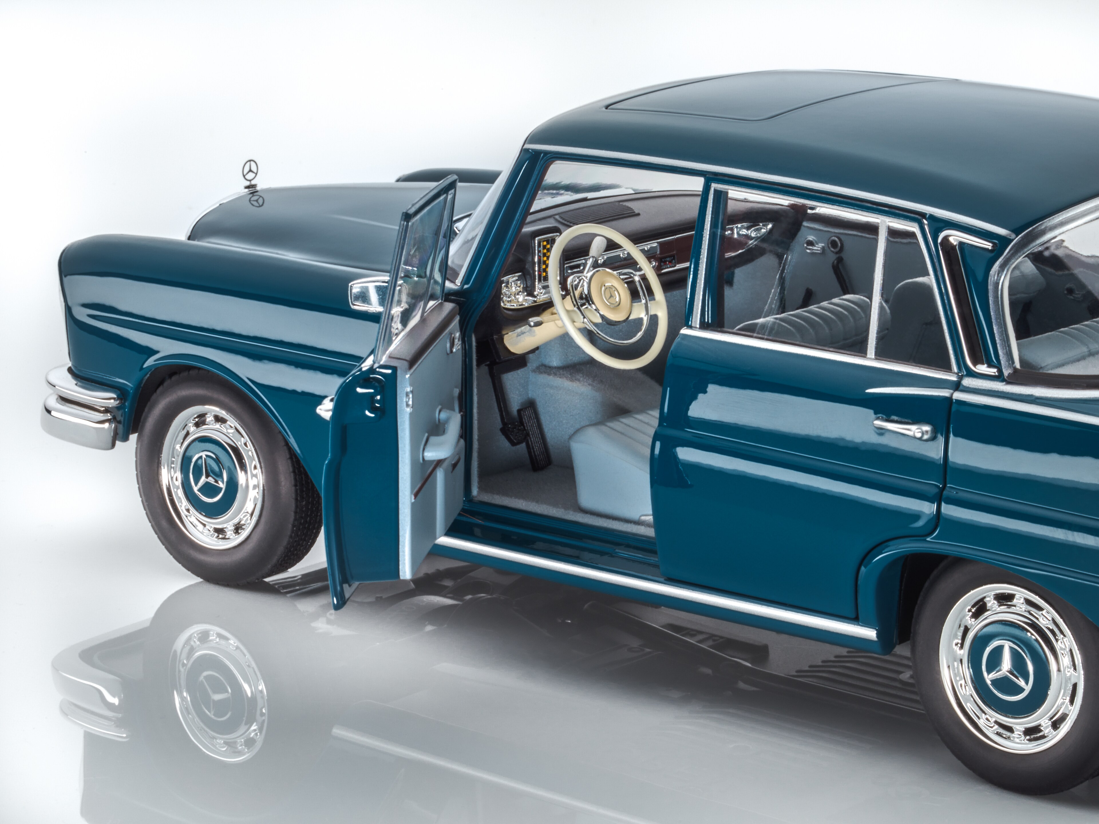 220 S W 111 (1959-1965) - blau, Norev, 1:18