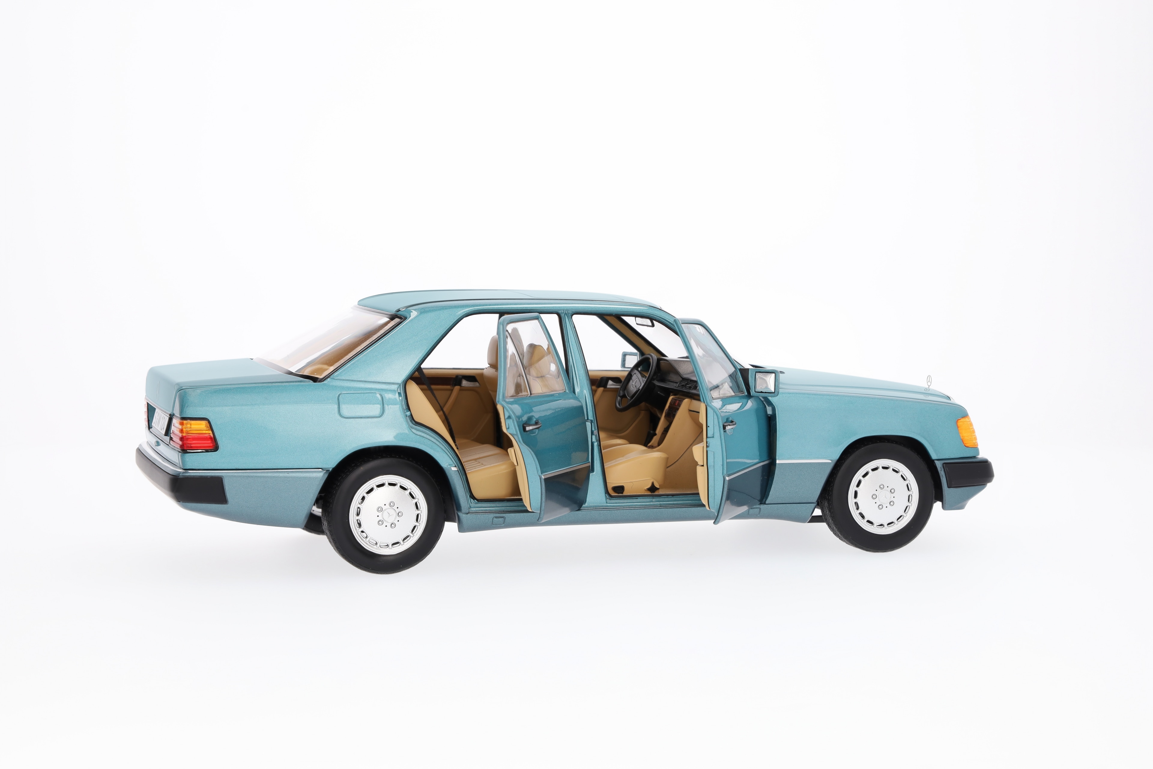 230 E W 124 (1989-1993), Limousine - Beryll, Norev, 1:18 230 E W 124 (1989-1993), Limousine - Beryll, Norev, 1:18