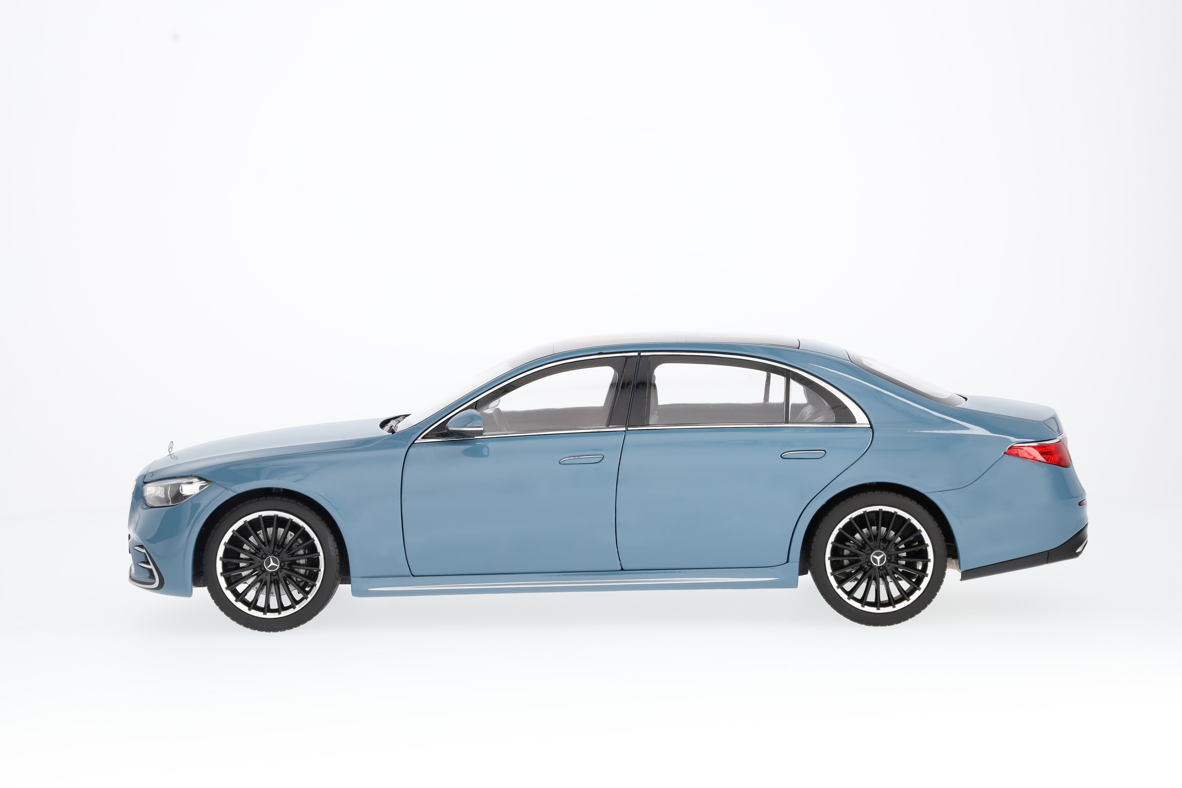 S-Klasse, Limousine Langversion, V223 - MANUFAKTUR vintageblau uni, Norev, 1:18 S-Klasse, Limousine Langversion, V223 - MANUFAKTUR vintageblau uni, Norev, 1:18