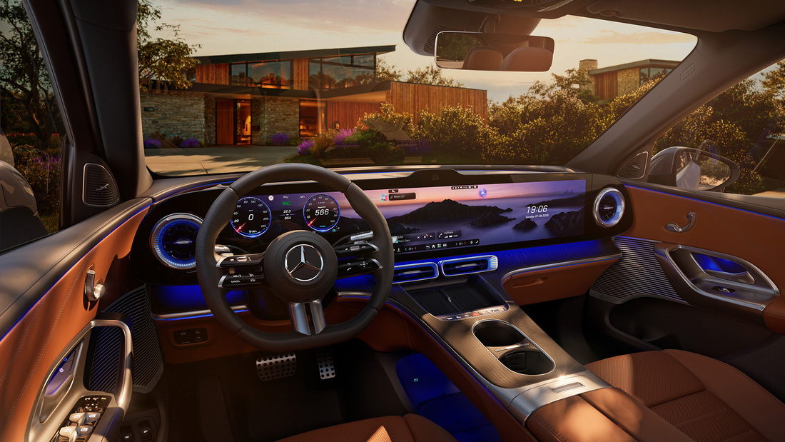 Mercedes-Benz-X540-CLA-Kuehlergrill-AMG-Zubehoer-MB-Fussmatten-fussraum