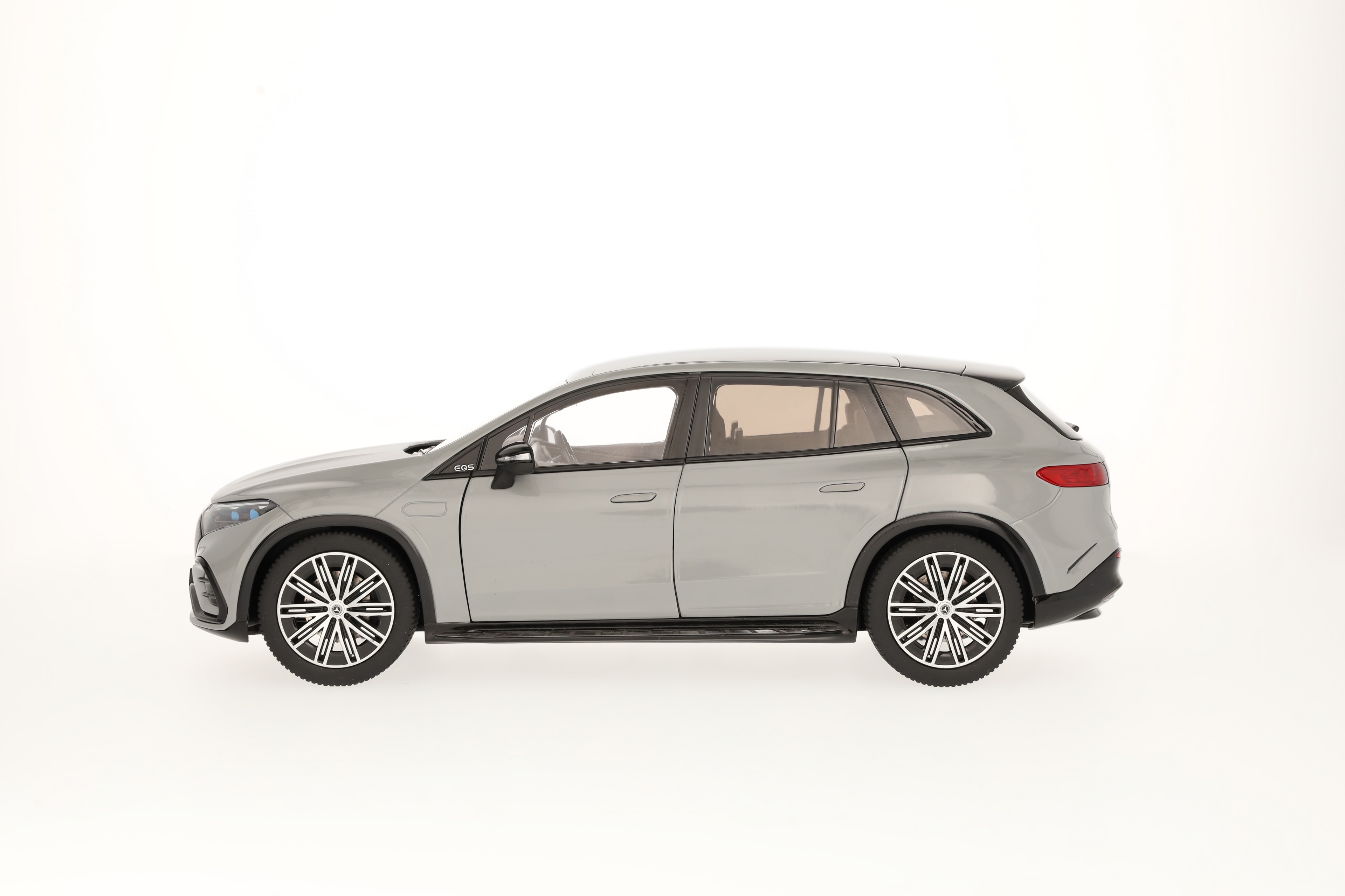 EQS SUV, AMG Line, X296 - MANUFAKTUR alpingrau uni, NZG, 1:18 EQS SUV, AMG Line, X296 - MANUFAKTUR alpingrau uni, NZG, 1:18