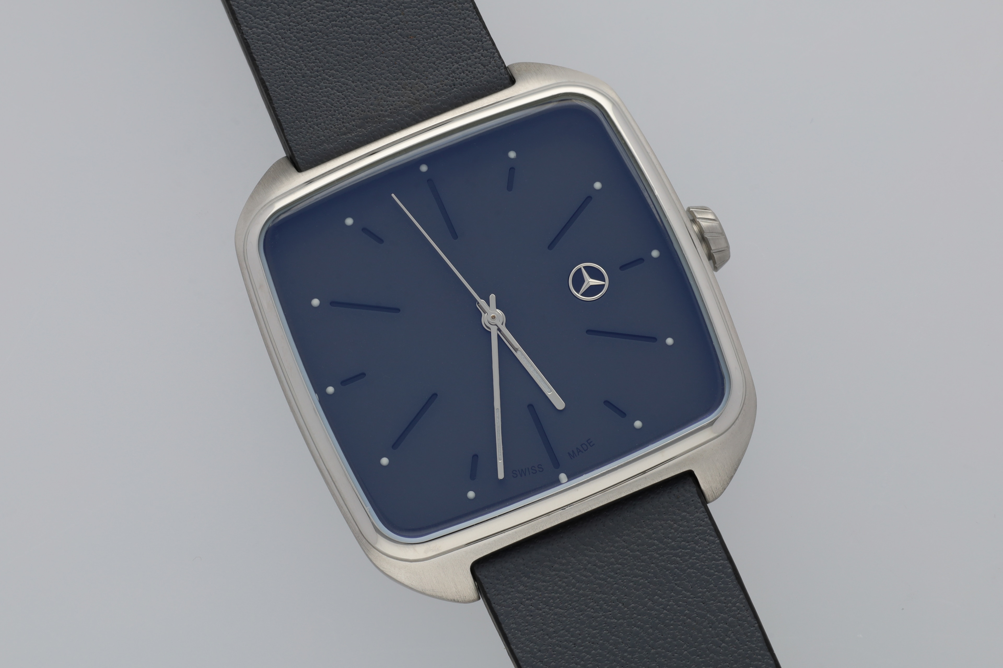 Armbanduhr Herren, Modern - anthrazit / silberfarben / schwarz, Edelstahl / Kalbsleder Armbanduhr Herren, Modern - anthrazit / silberfarben / schwarz, Edelstahl / Kalbsleder