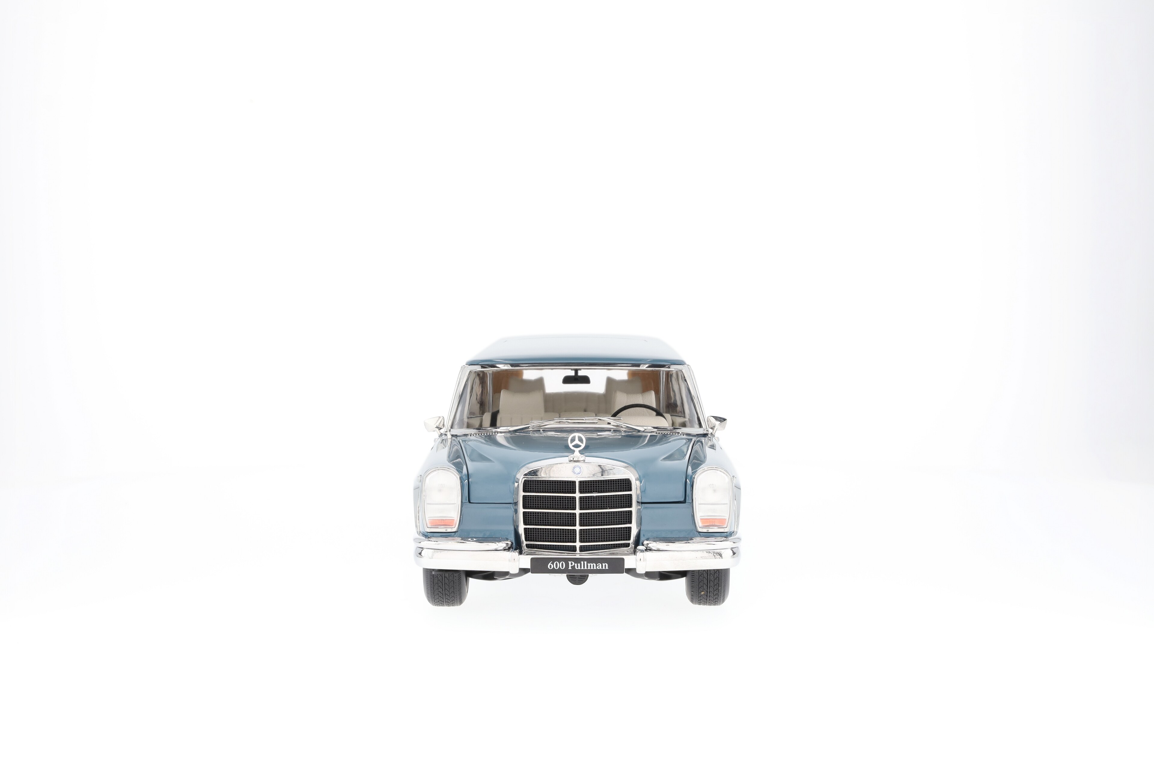 600 Pullmann W 100 (1963-1981) - blau, NZG, 1:18