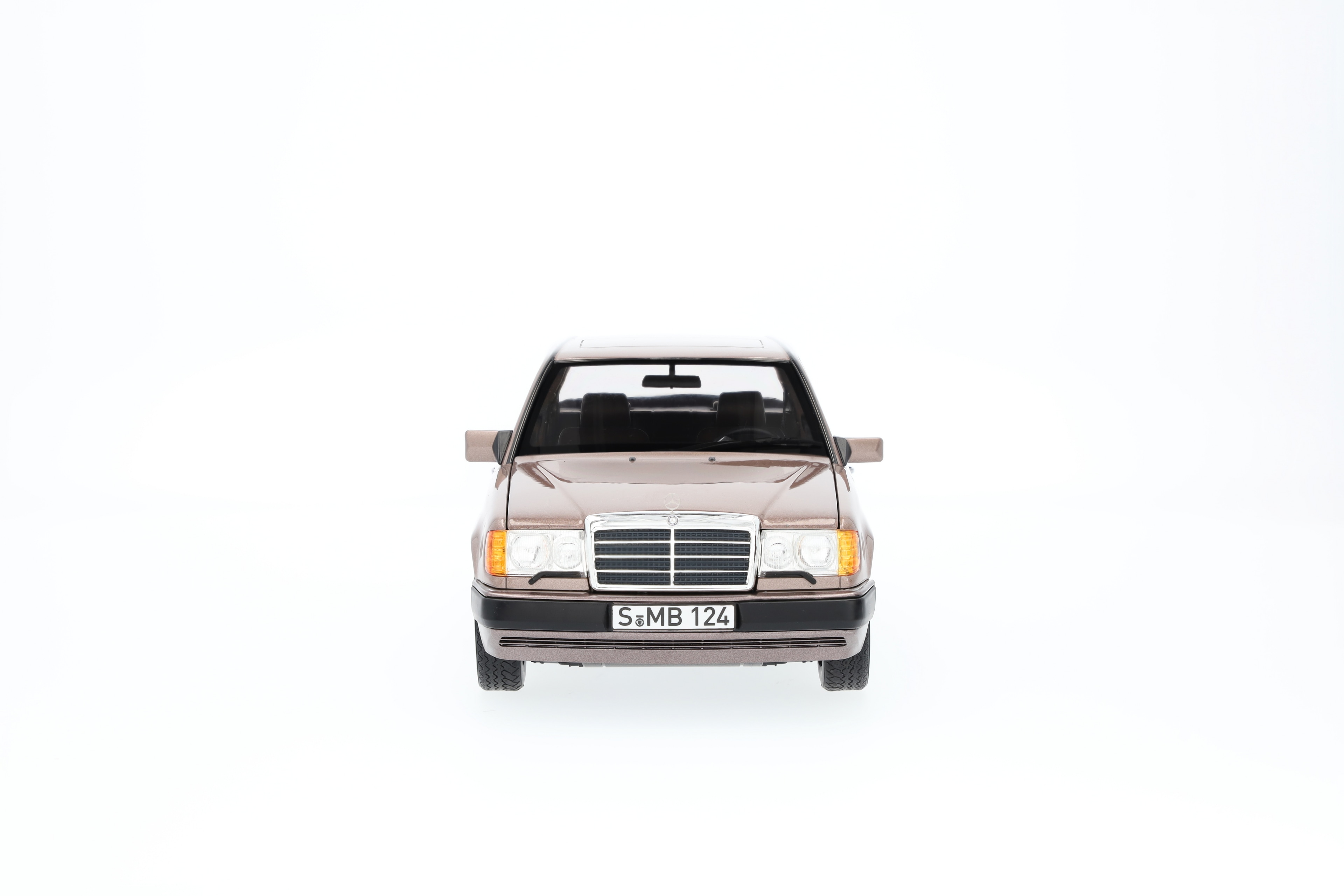 230 E W 124 (1989-1993), Limousine - Rosenholz, Norev, 1:18 230 E W 124 (1989-1993), Limousine - Rosenholz, Norev, 1:18
