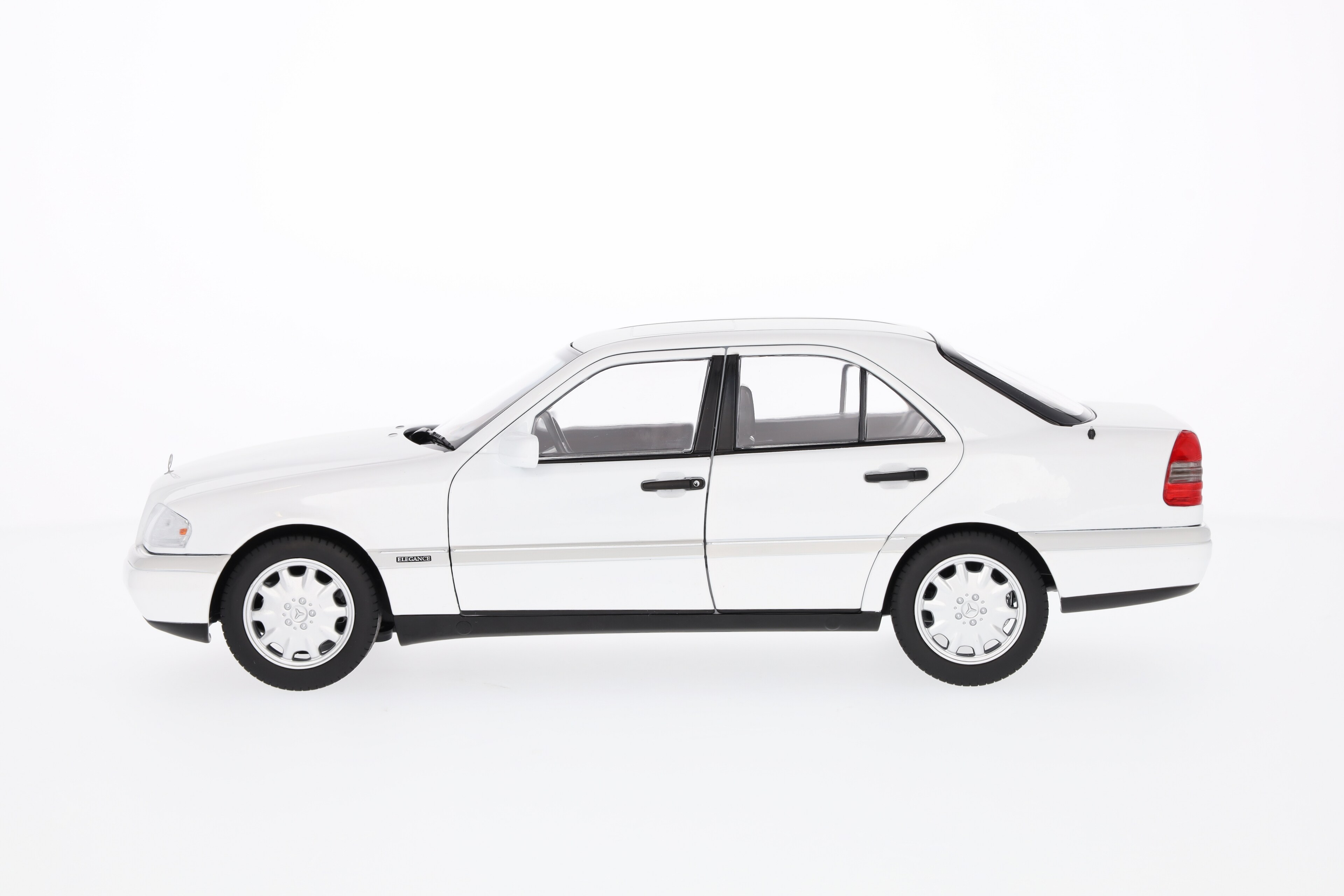 C 200 Limousine W 202 (1993-1996) - polarweiß, Norev, 1:18