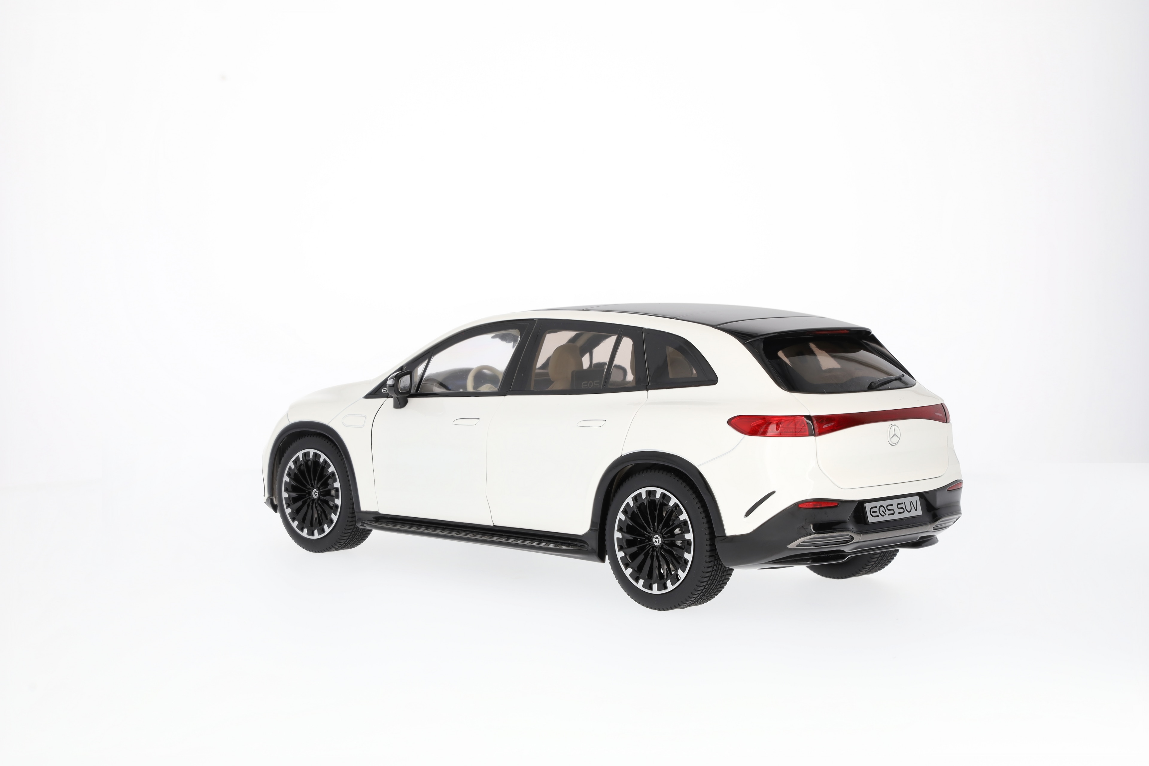 EQS SUV, AMG Line, X296 - G manufaktur diamantweiß bright, NZG, 1:18 EQS SUV, AMG Line, X296 - G manufaktur diamantweiß bright, NZG, 1:18