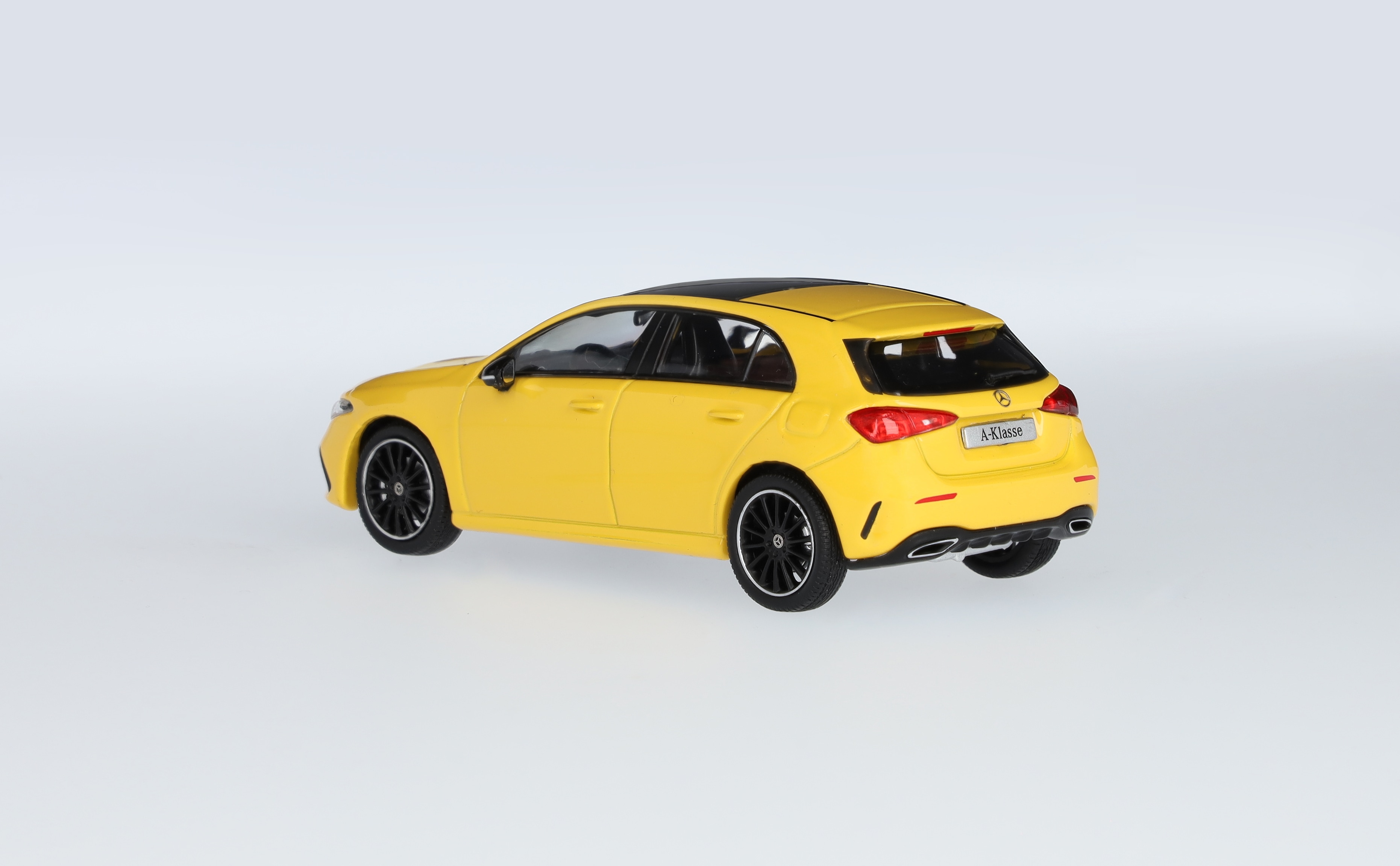 A-Klasse, Kompaktlimousine, AMG Line, W177 - sonnengelb, Minimax, 1:43 A-Klasse, Kompaktlimousine, AMG Line, W177 - sonnengelb, Minimax, 1:43