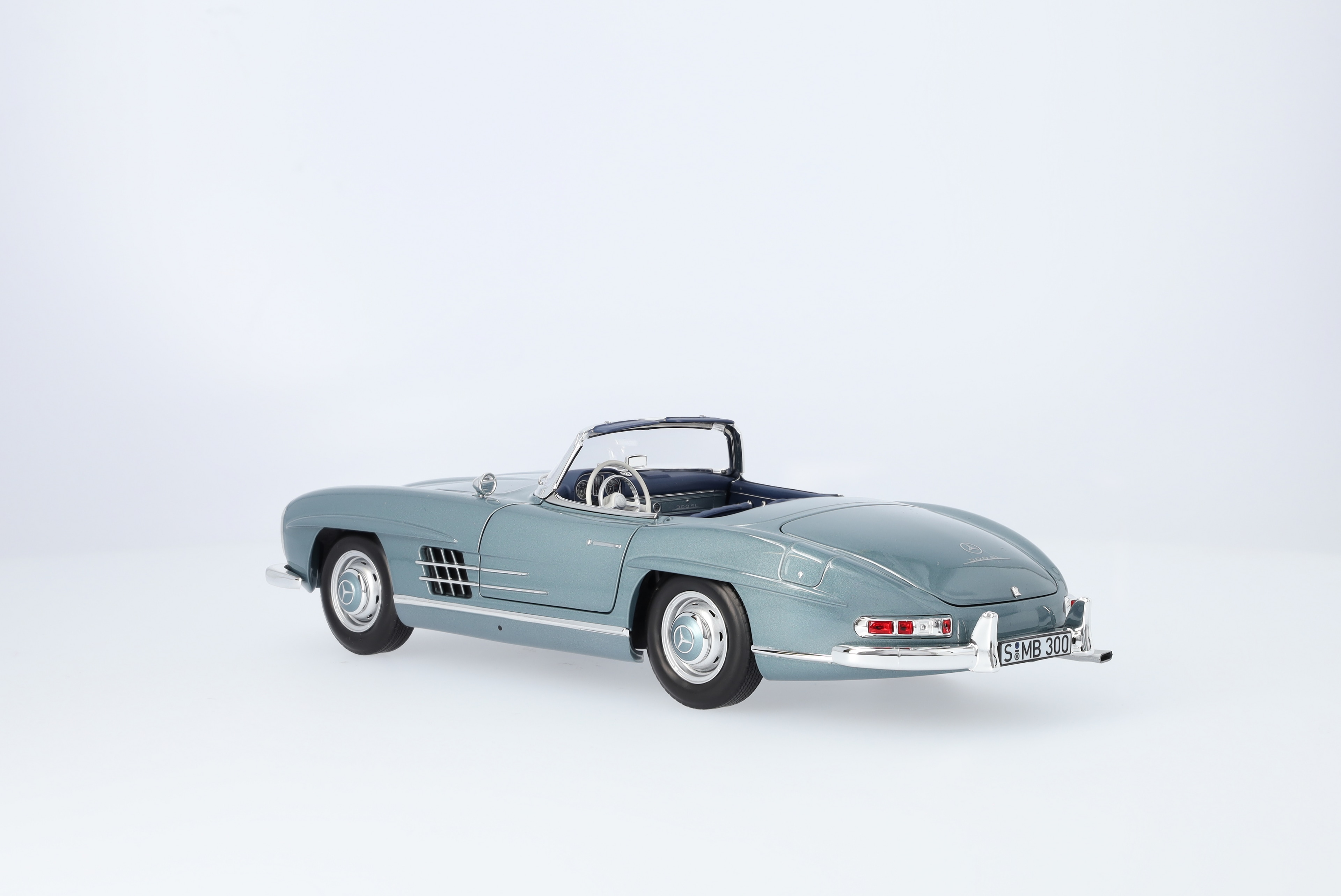 300 SL Roadster W 198 II (1957-1963) - hellblau, Norev, 1:18 300 SL Roadster W 198 II (1957-1963) - hellblau, Norev, 1:18