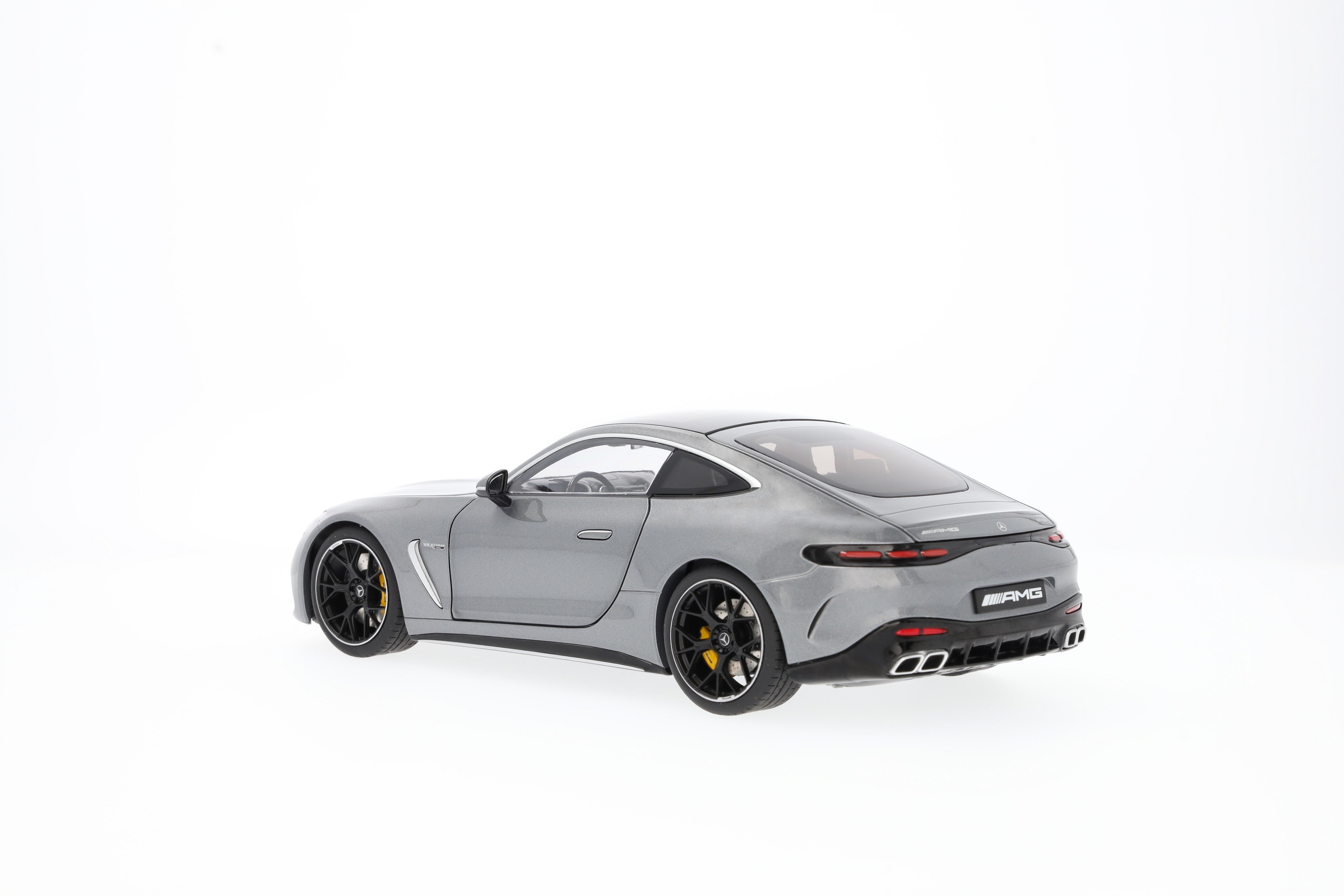 Mercedes-AMG GT 63, C192 - selenitgrau, NZG, 1:18 Mercedes-AMG GT 63, C192 - selenitgrau, NZG, 1:18