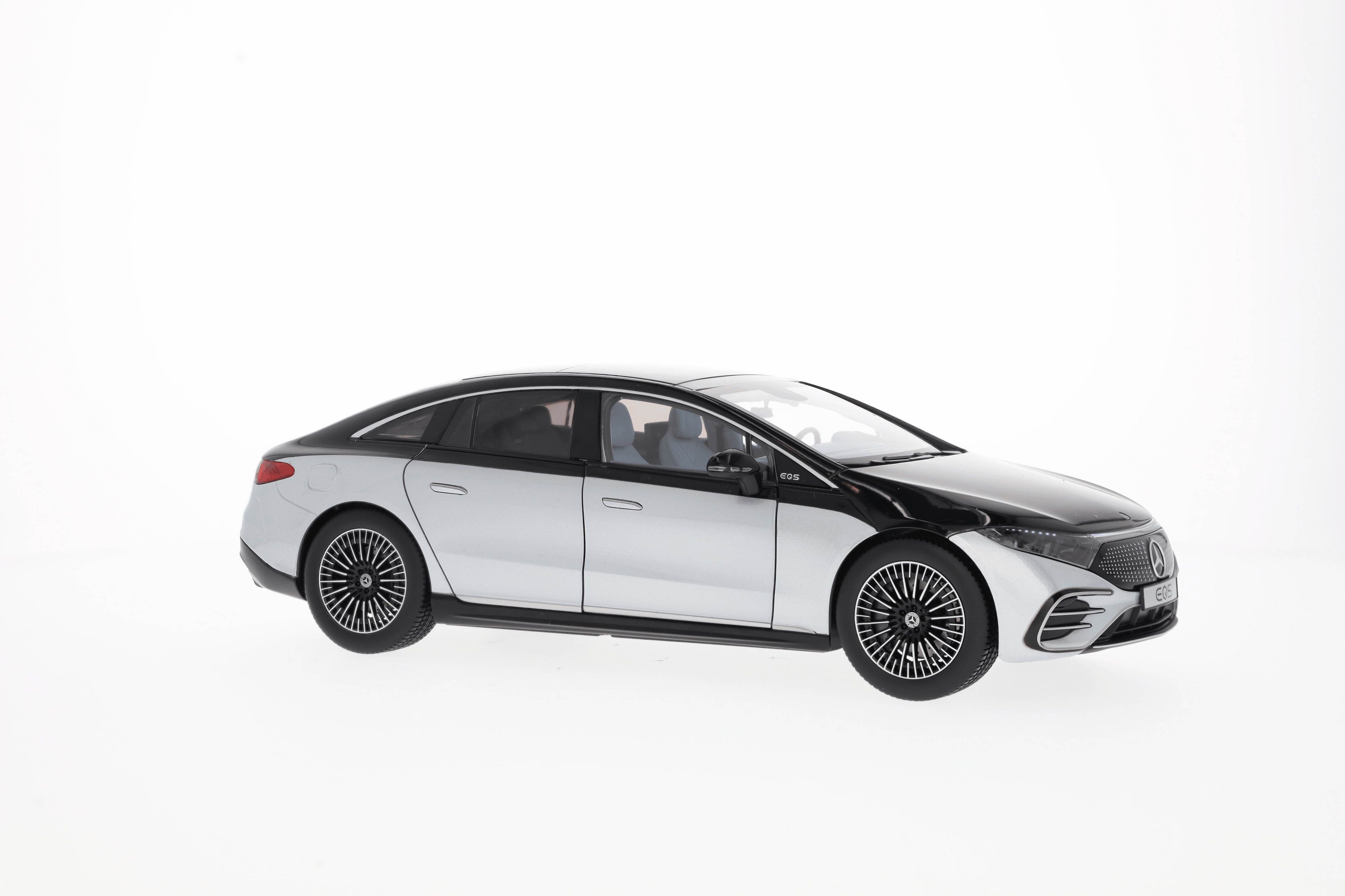 EQS, Limousine, AMG Line, V297, mit Beleuchtung - obsidianschwarz / hightechsilber, NZG, 1:18 EQS, Limousine, AMG Line, V297, mit Beleuchtung - obsidianschwarz / hightechsilber, NZG, 1:18