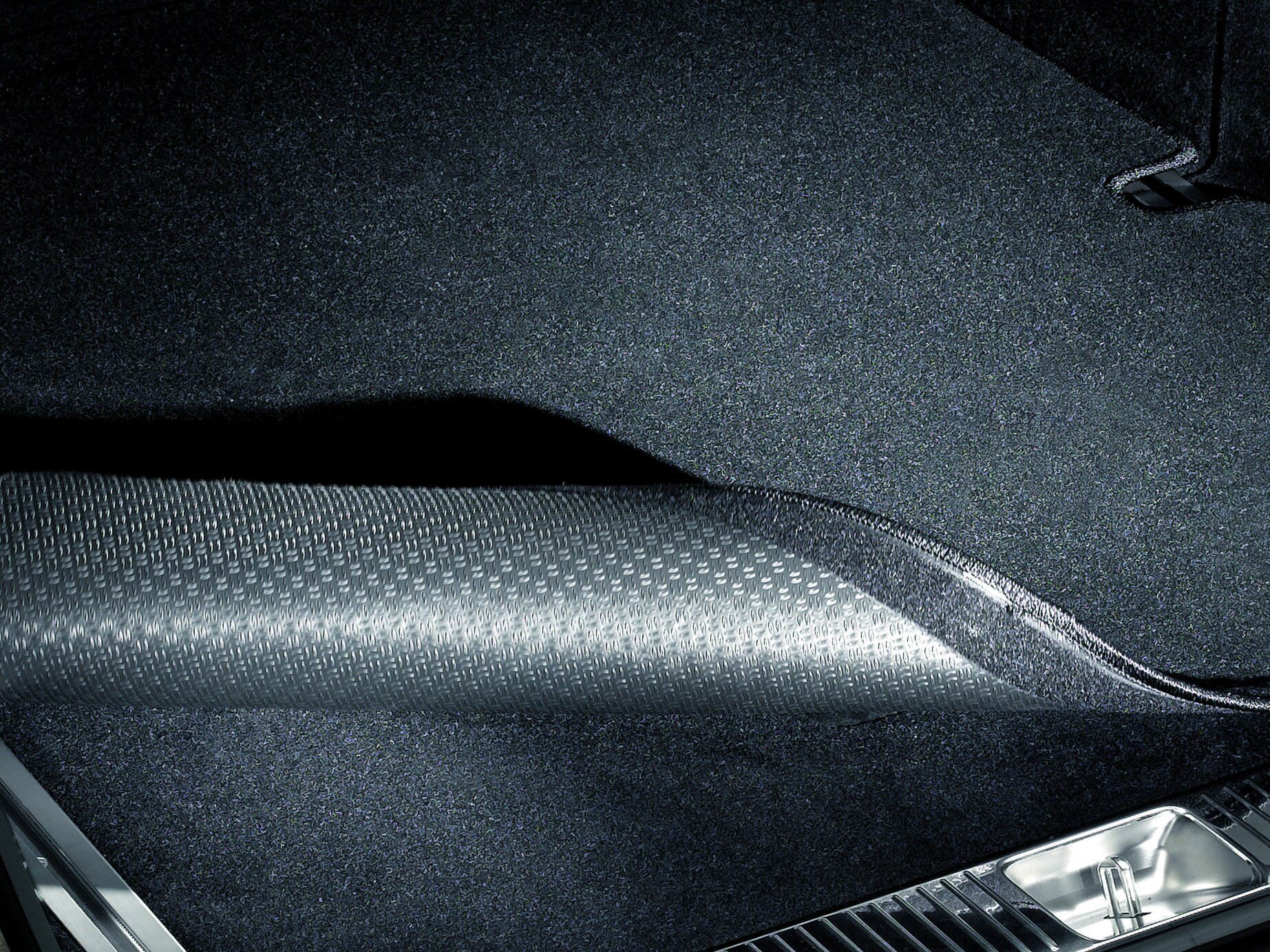 Wendematte, passgenau, mit Klettband für Ladekantenschutz - schwarz, Polyester