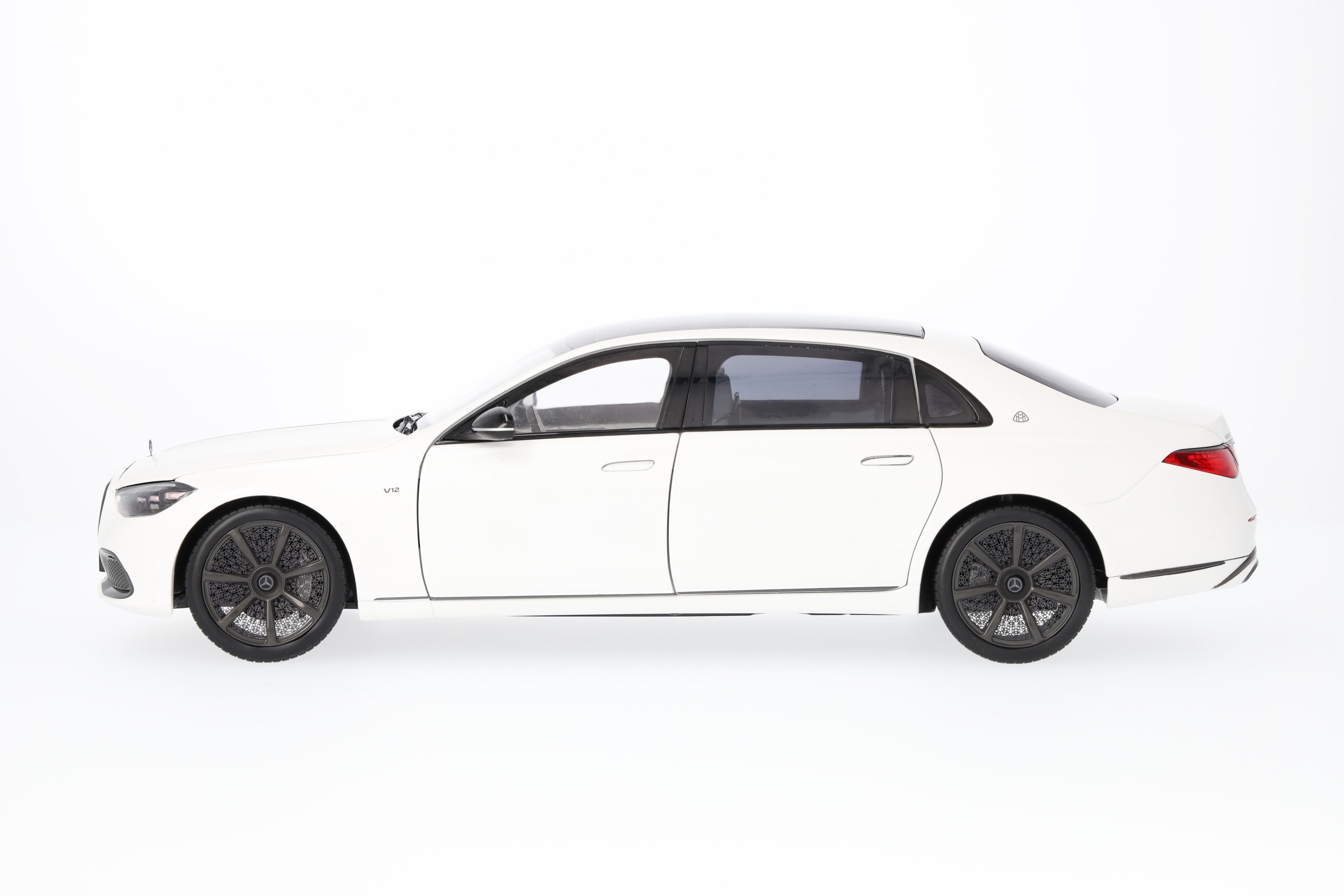 Mercedes-Maybach S 680 4MATIC, Night Series, X223 - MANUFAKTUR opalithweiß magno, Norev, 1:18 Mercedes-Maybach S 680 4MATIC, Night Series, X223 - MANUFAKTUR opalithweiß magno, Norev, 1:18