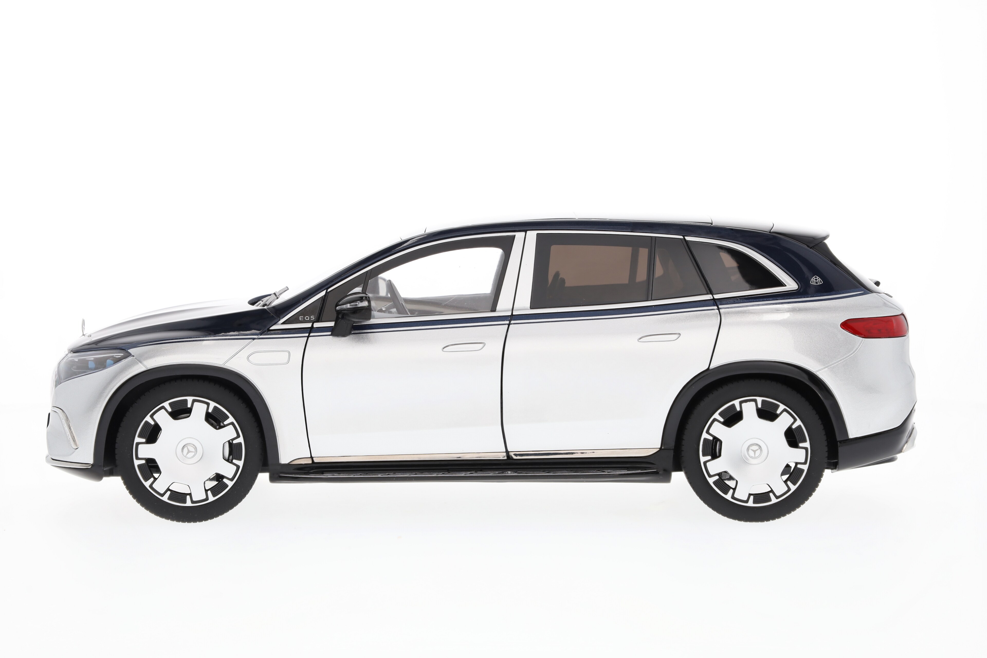 Mercedes-Maybach EQS 680 SUV, X296 - sodalithblau / hightechsilber, NZG, 1:18