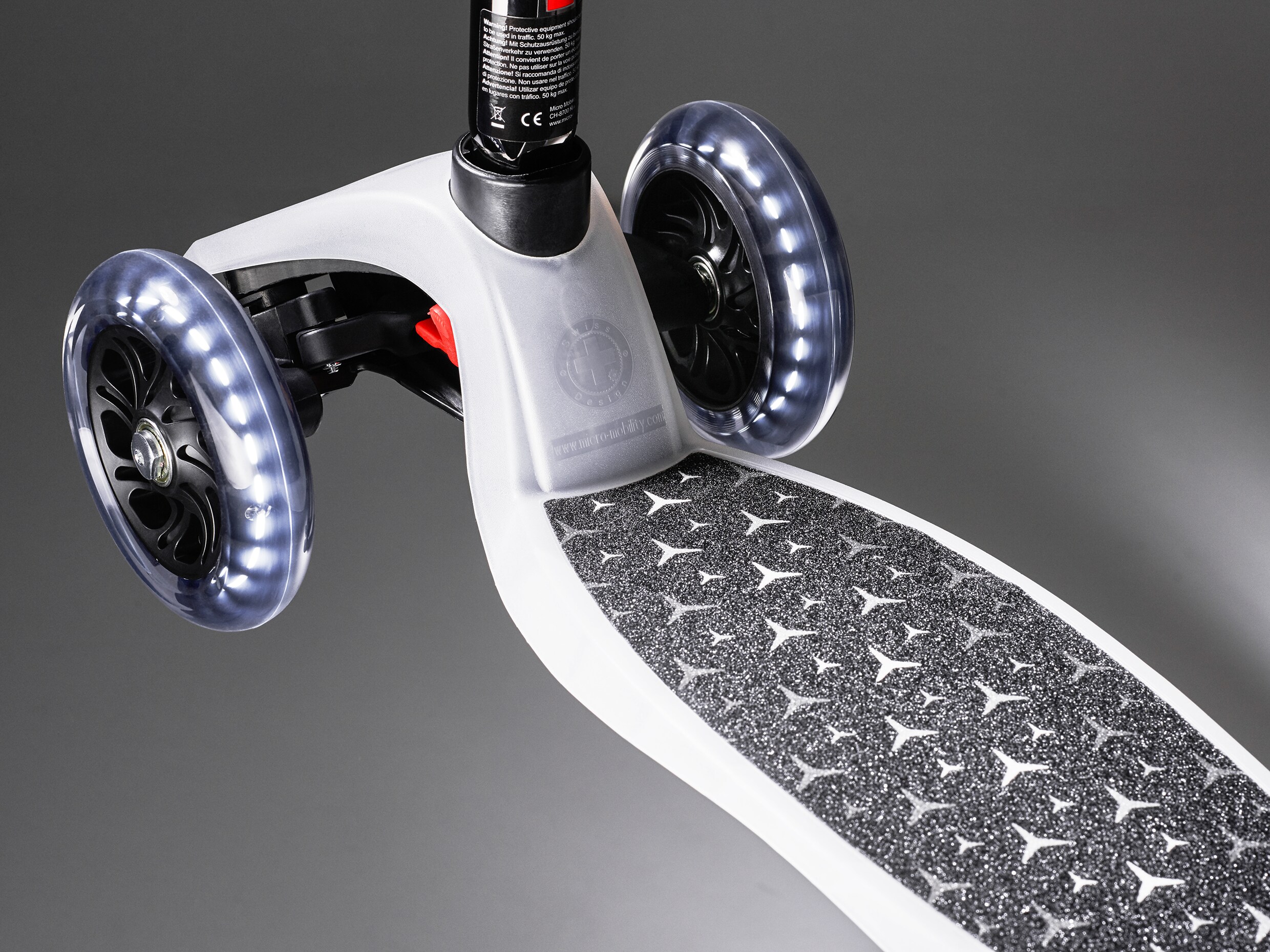 Tretroller Kinder, Maxi deluxe Flux - neochrome black, Aluminium / Kunststoff, Micro Mobility Tretroller Kinder, Maxi deluxe Flux - neochrome black, Aluminium / Kunststoff, Micro Mobility