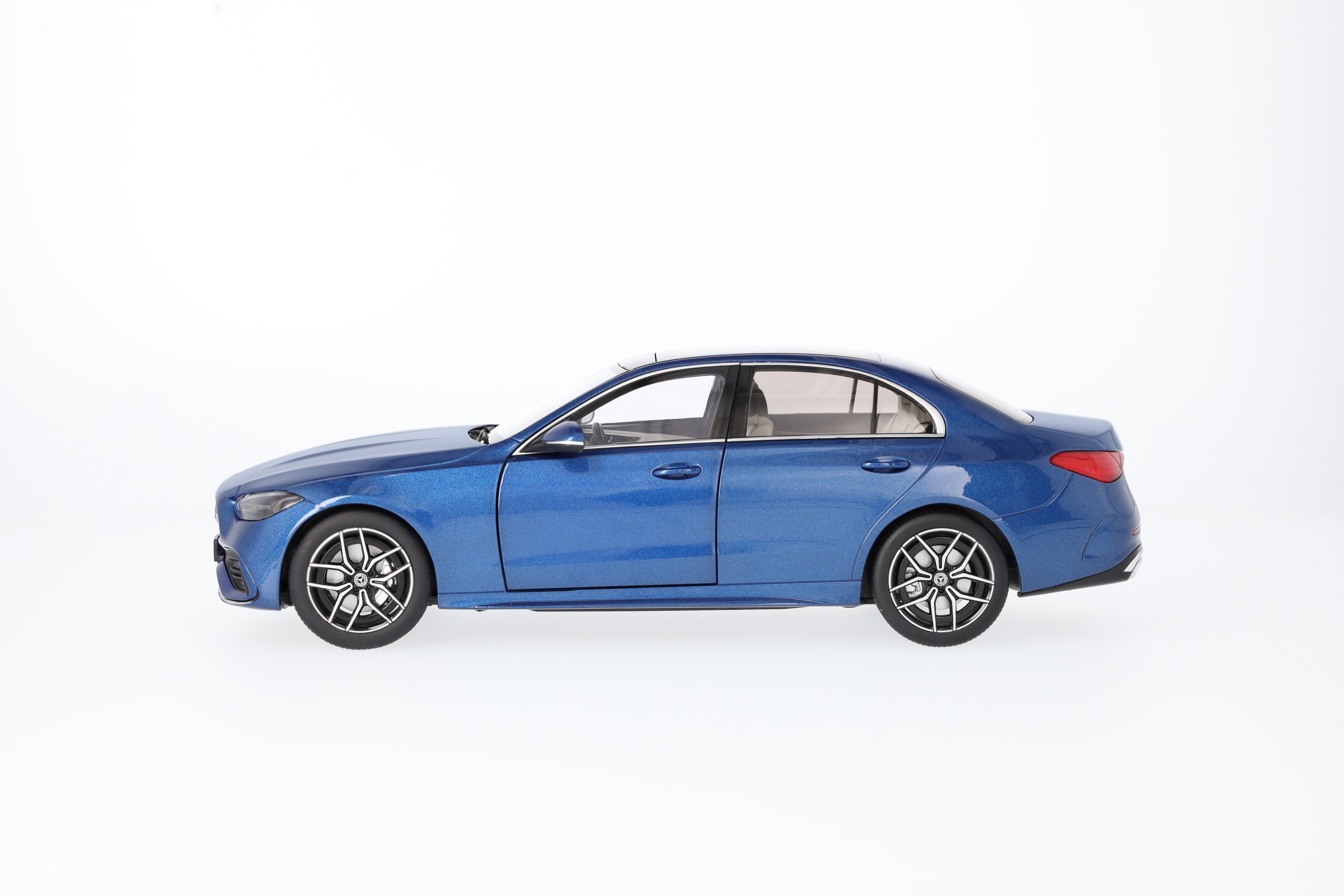 C-Klasse, Limousine, W206 - spektralblau, NZG, 1:18 C-Klasse, Limousine, W206 - spektralblau, NZG, 1:18