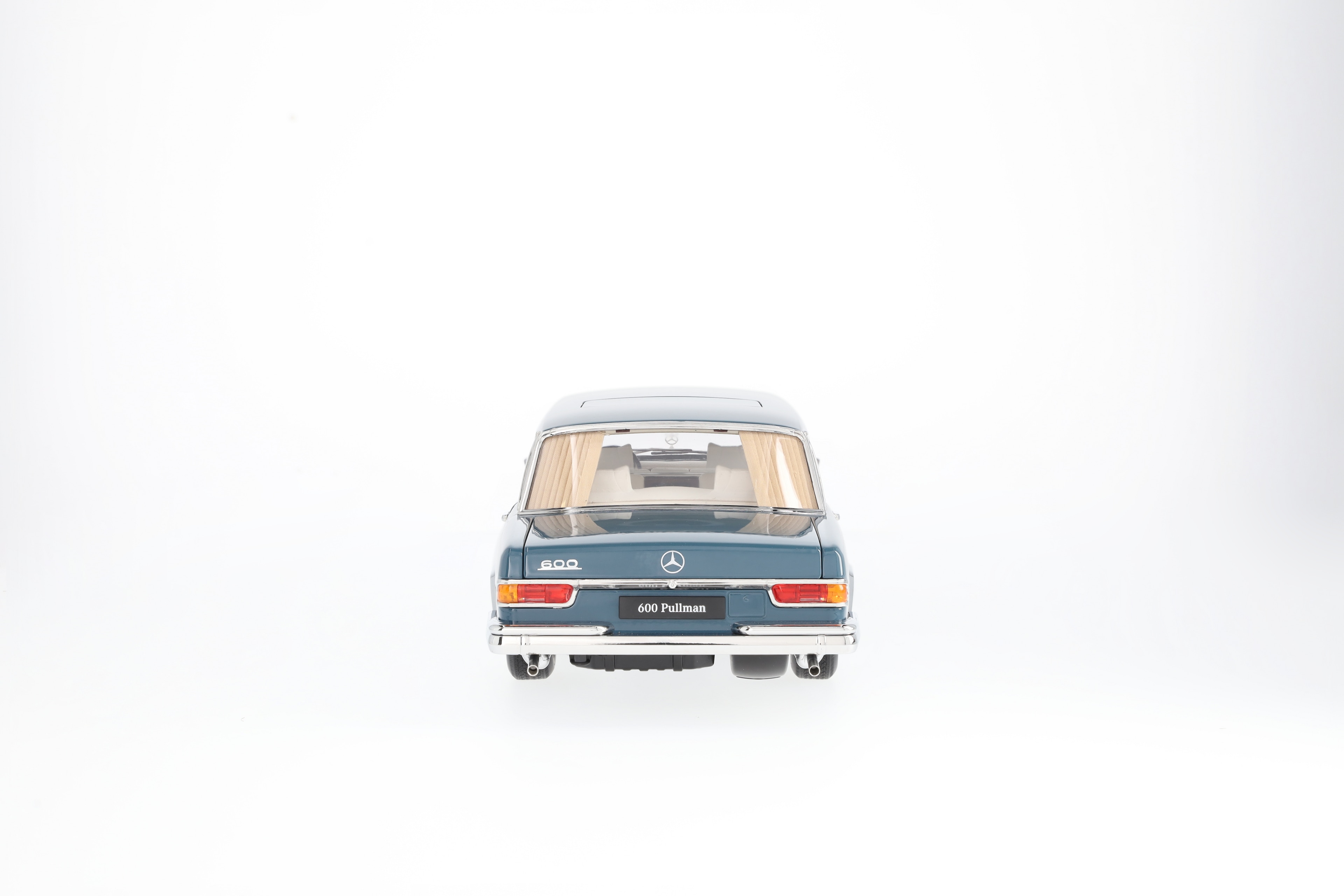 600 Pullmann W 100 (1963-1981) - blau, NZG, 1:18 600 Pullmann W 100 (1963-1981) - blau, NZG, 1:18