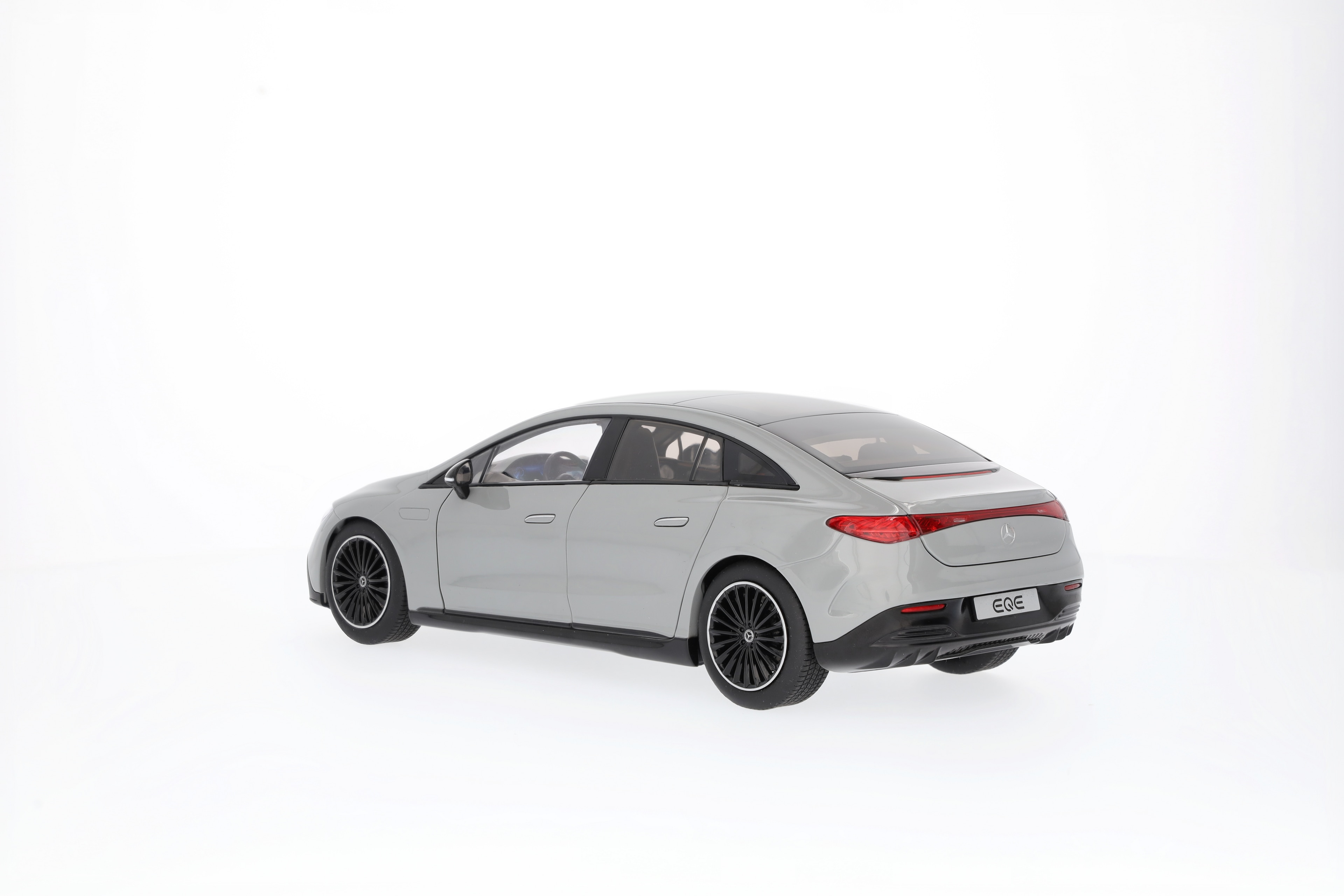 EQE, Limousine, AMG Line, V295 - MANUFAKTUR alpingrau uni, NZG, 1:18 EQE, Limousine, AMG Line, V295 - MANUFAKTUR alpingrau uni, NZG, 1:18