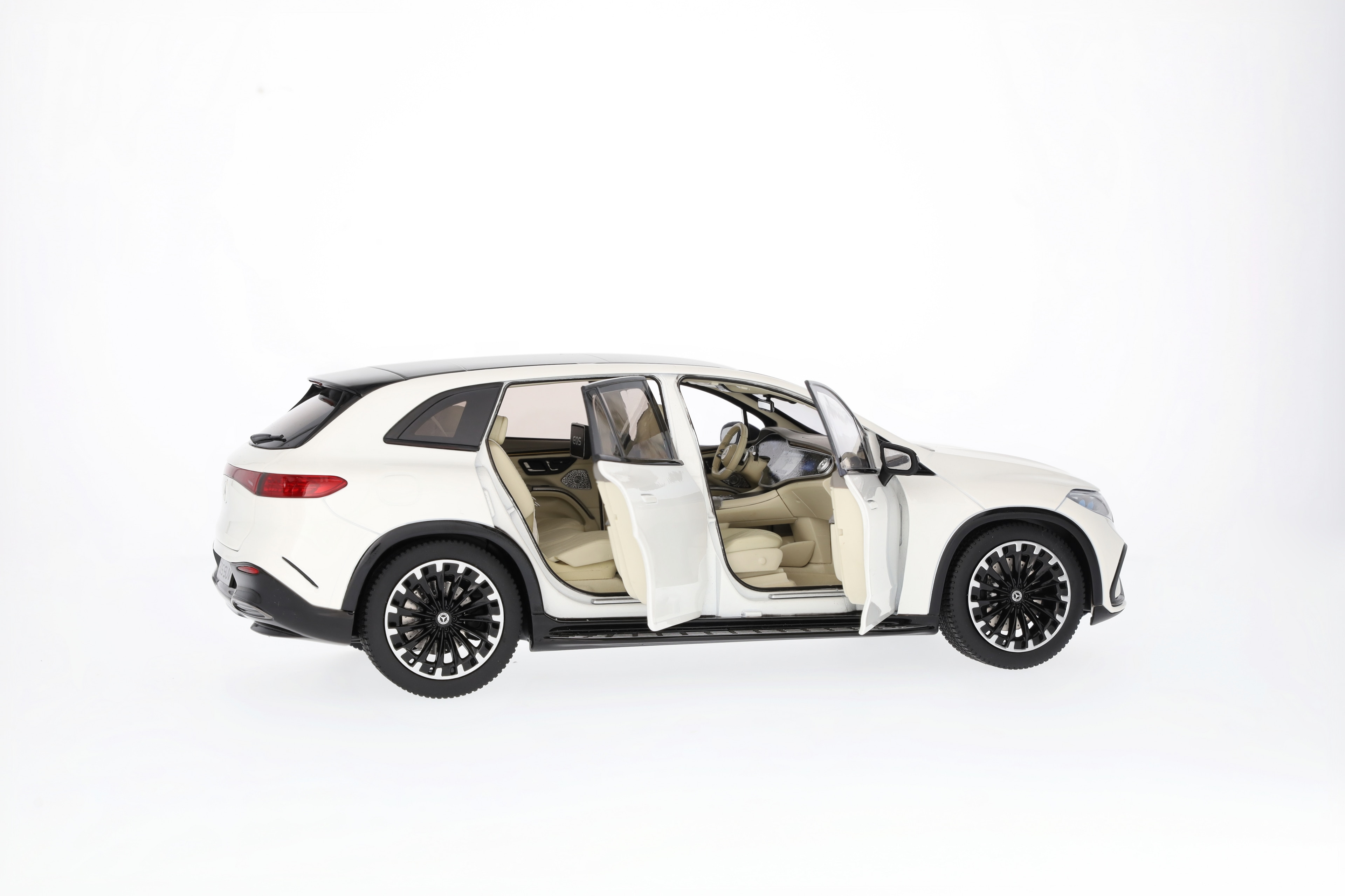 EQS SUV, AMG Line, X296 - G manufaktur diamantweiß bright, NZG, 1:18 EQS SUV, AMG Line, X296 - G manufaktur diamantweiß bright, NZG, 1:18