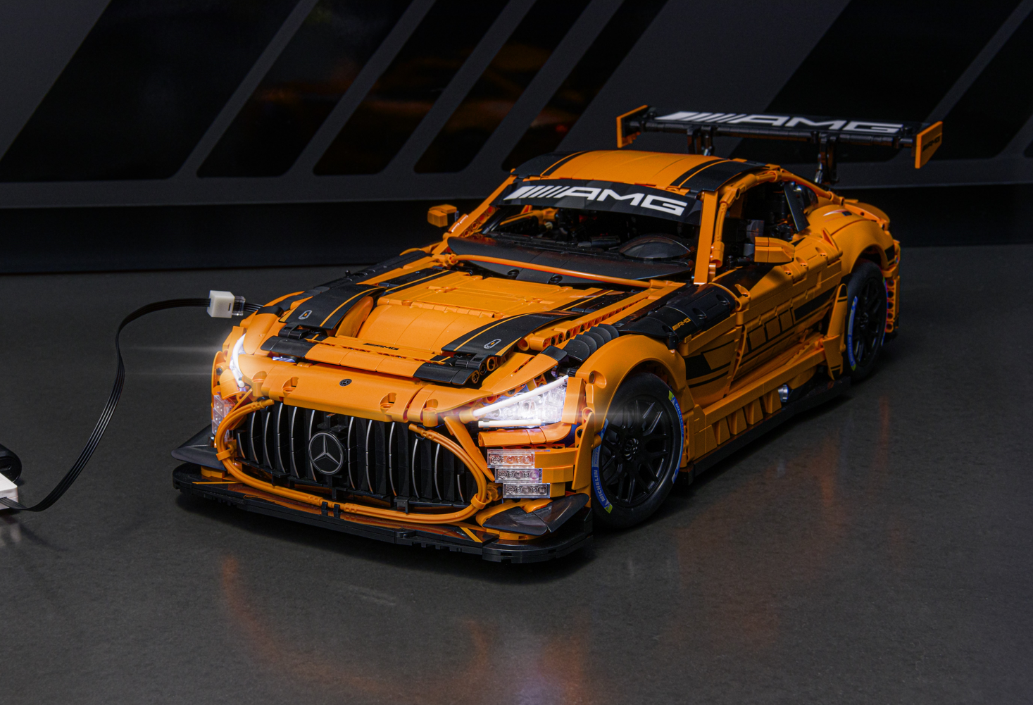 CaDA-AMG-GT3-Klemmbausteinmodell-Mercedes-Benz1