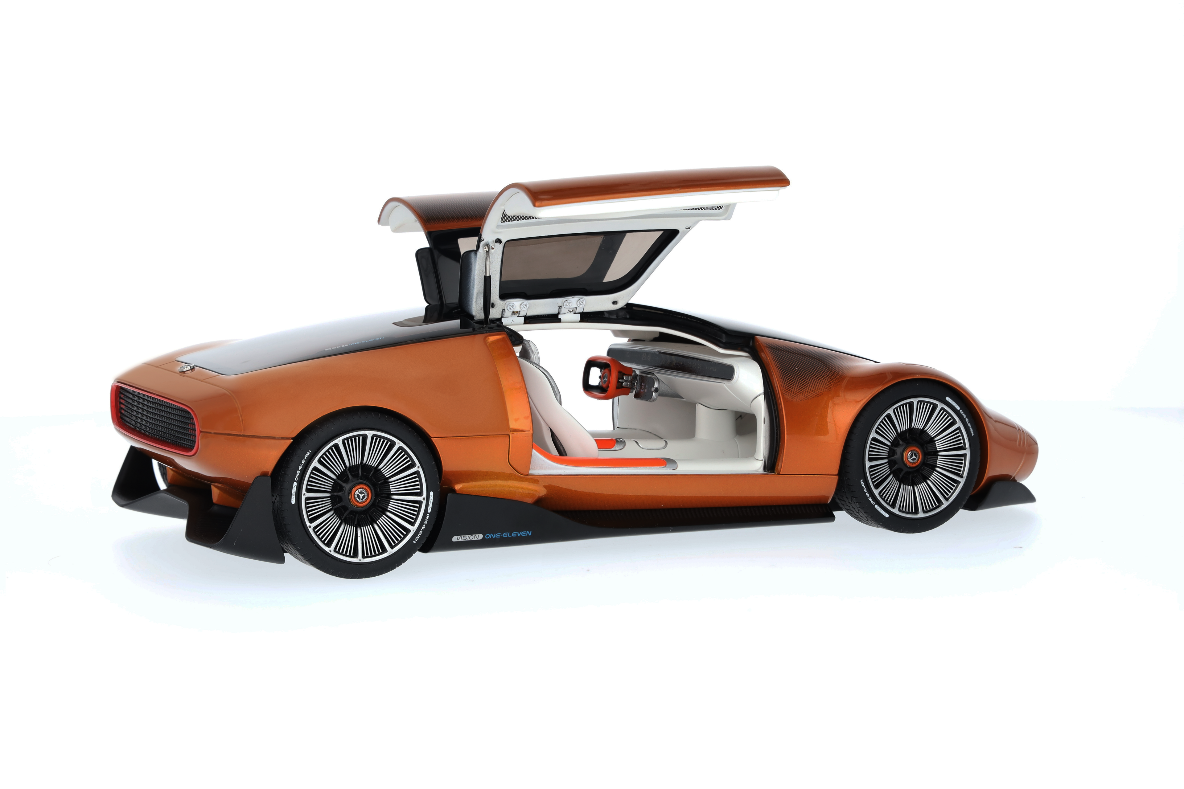 Vision One-Eleven Set mit Figurine, Showcar - orange, NZG, 1:18 Vision One-Eleven Set mit Figurine, Showcar - orange, NZG, 1:18