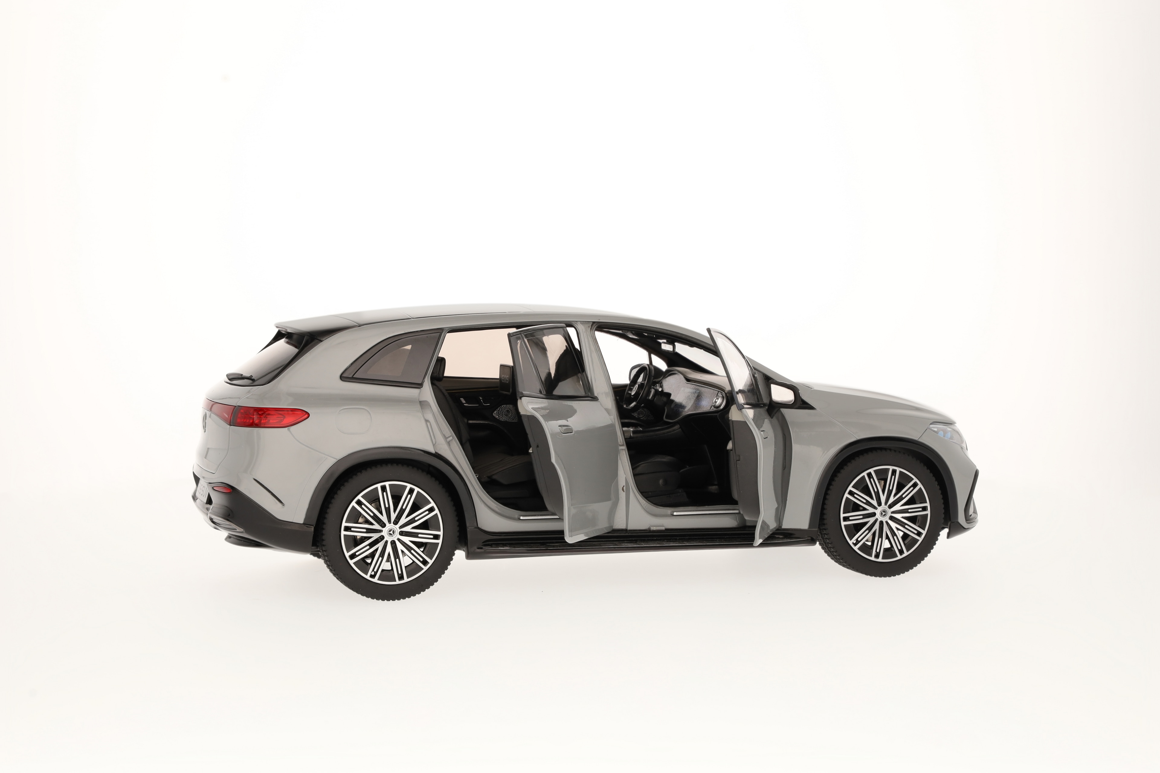 EQS SUV, AMG Line, X296 - MANUFAKTUR alpingrau uni, NZG, 1:18 EQS SUV, AMG Line, X296 - MANUFAKTUR alpingrau uni, NZG, 1:18