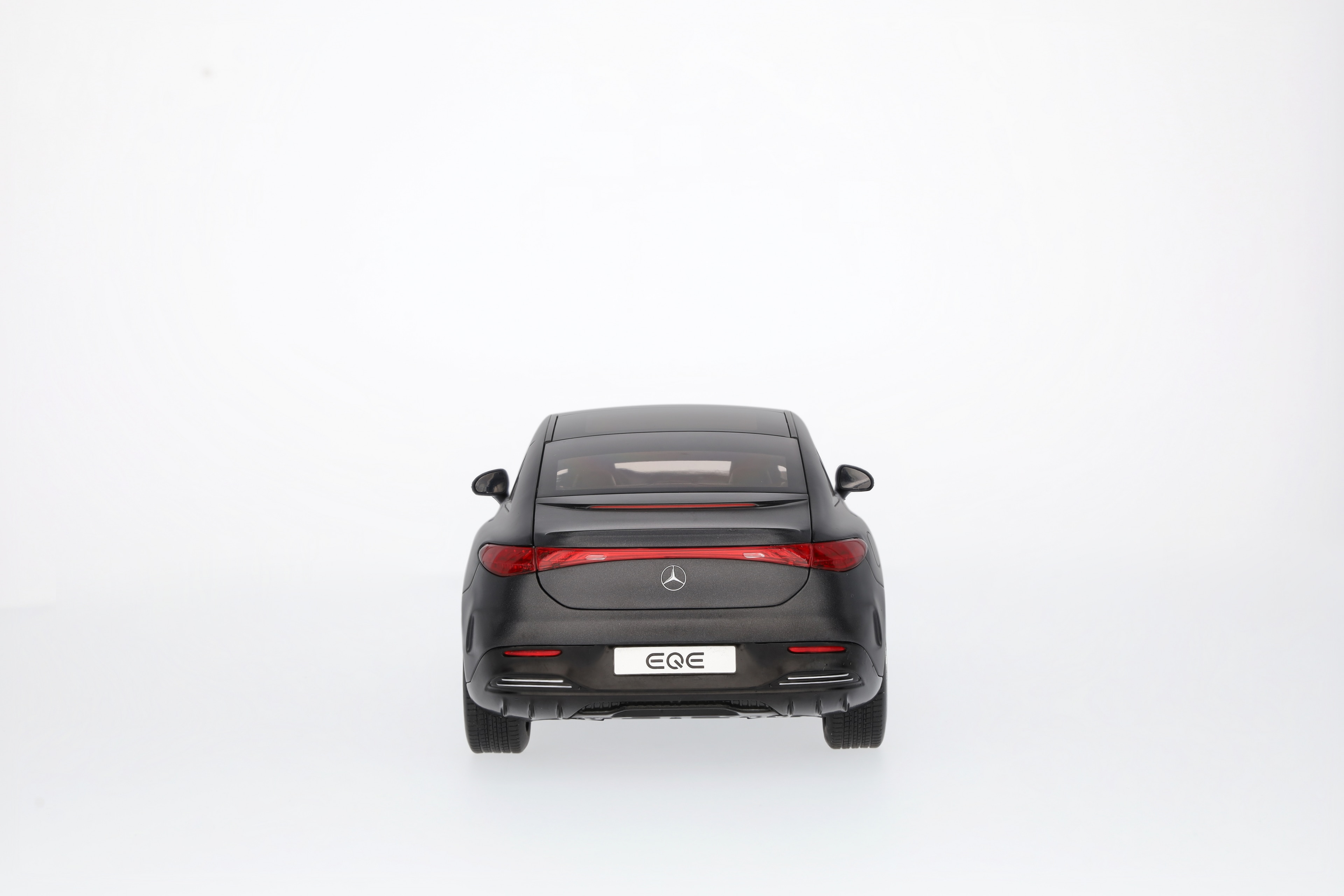 EQE, Limousine, AMG Line, V295 - MANUFAKTUR graphitgrau magno, NZG, 1:18 EQE, Limousine, AMG Line, V295 - MANUFAKTUR graphitgrau magno, NZG, 1:18