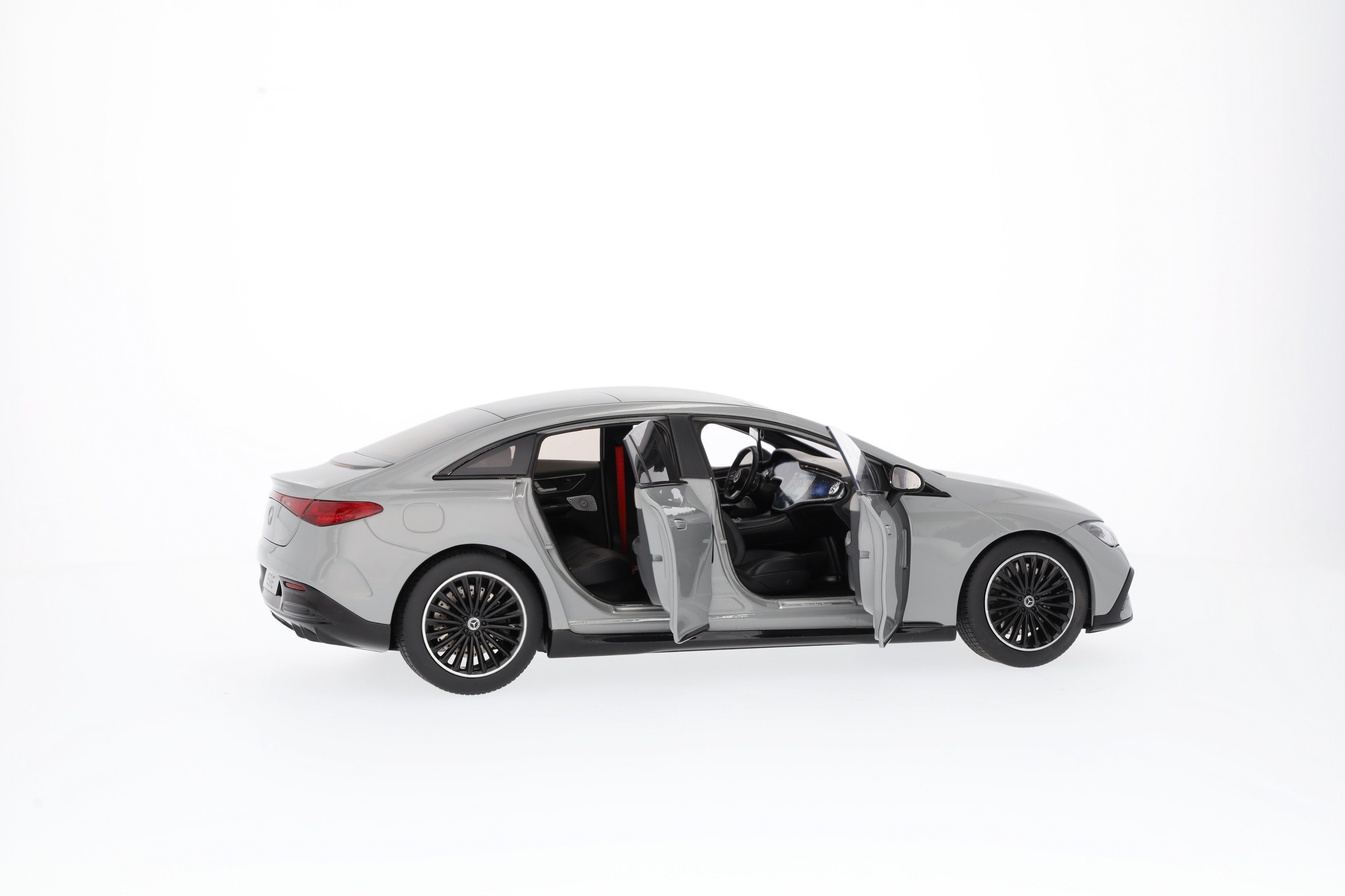 EQE, Limousine, AMG Line, V295 - MANUFAKTUR alpingrau uni, NZG, 1:18 EQE, Limousine, AMG Line, V295 - MANUFAKTUR alpingrau uni, NZG, 1:18