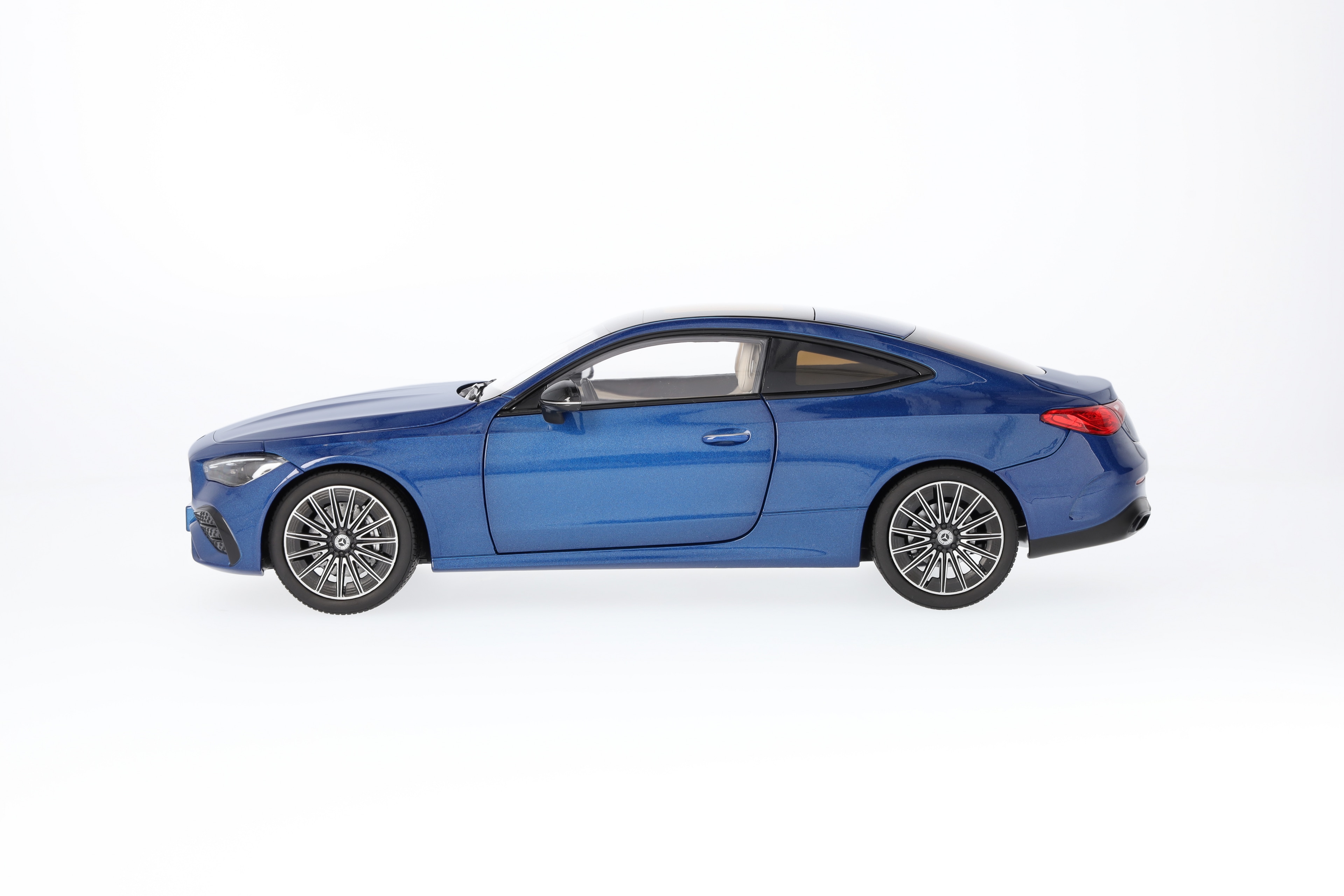 CLE Coupé, AMG Line, C236 - spektralblau, Norev, 1:18 CLE Coupé, AMG Line, C236 - spektralblau, Norev, 1:18